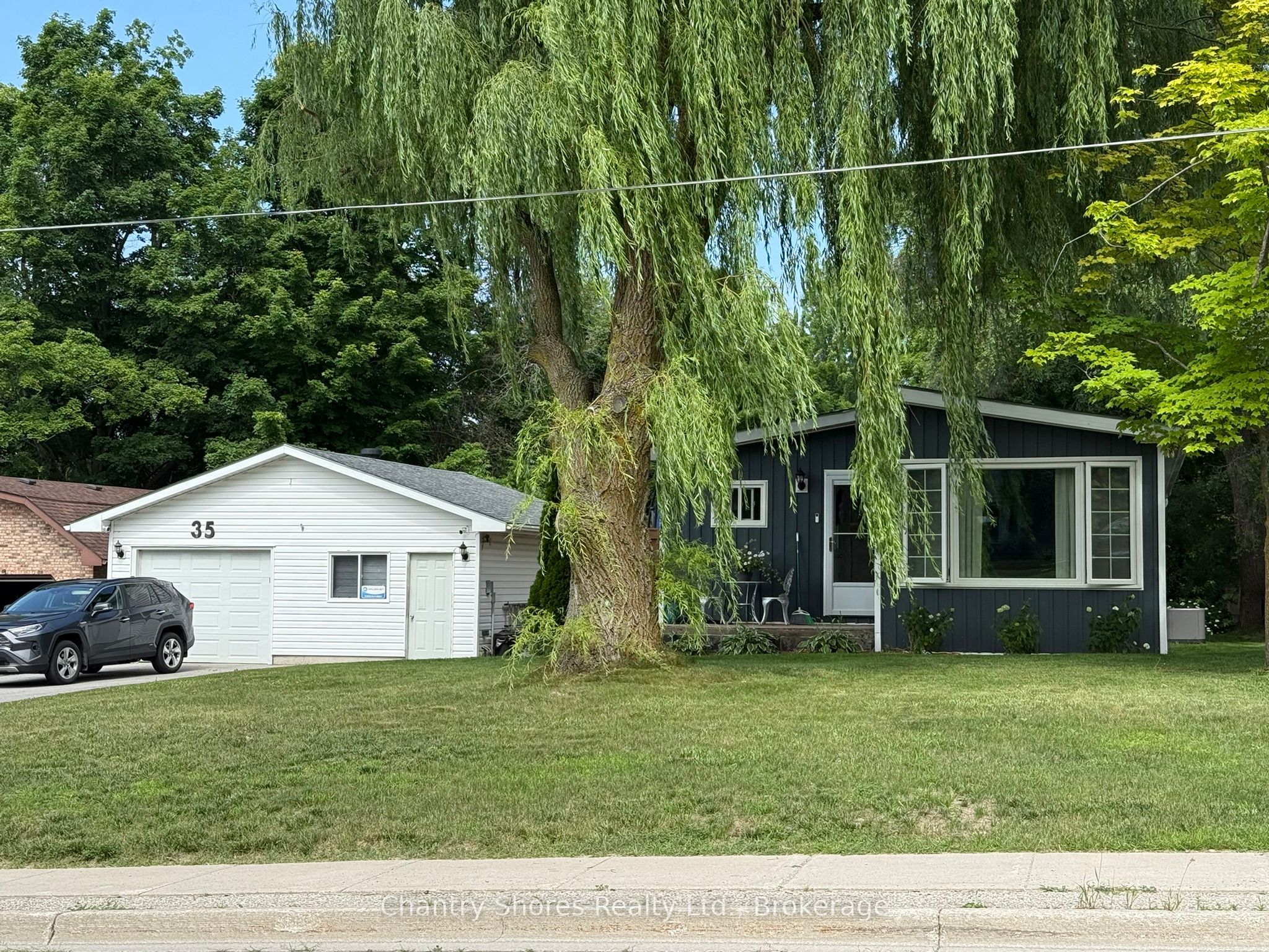 35 King St