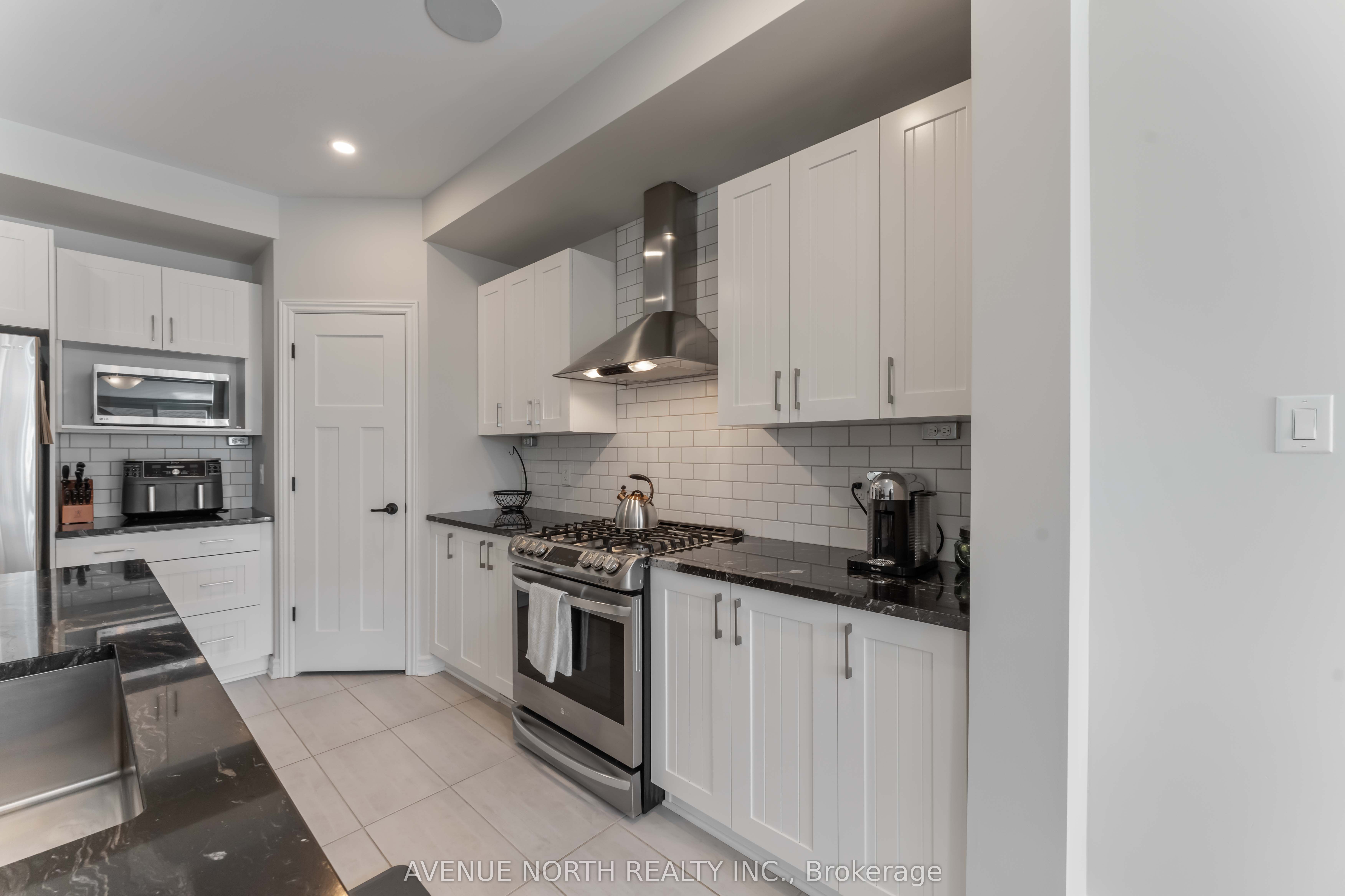 1140 Beckett Crescent Property Photo 10