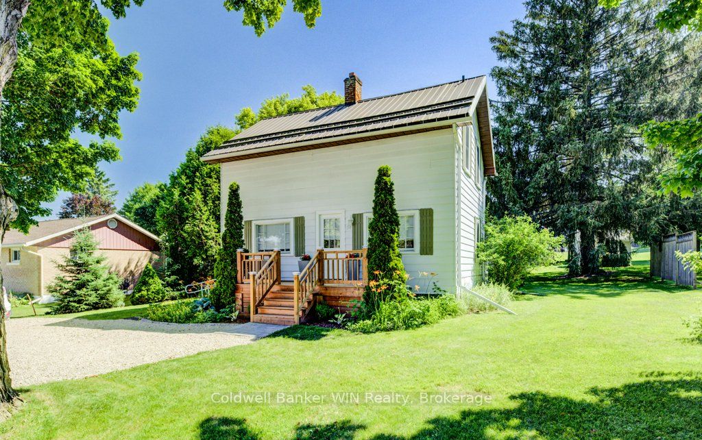 34 Clarke St N Property Photo 1