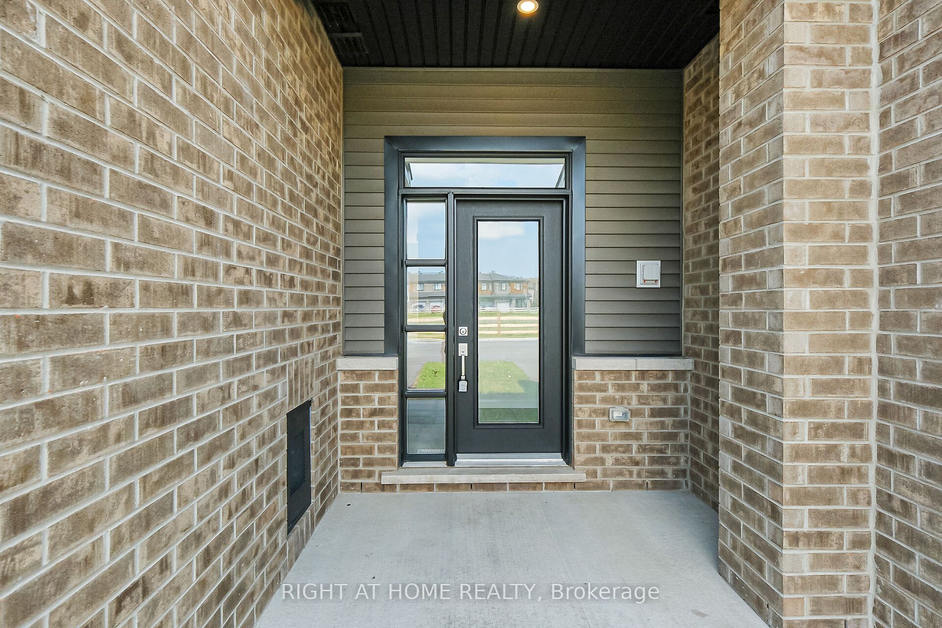 958 Athenry Ct Property Photo 3