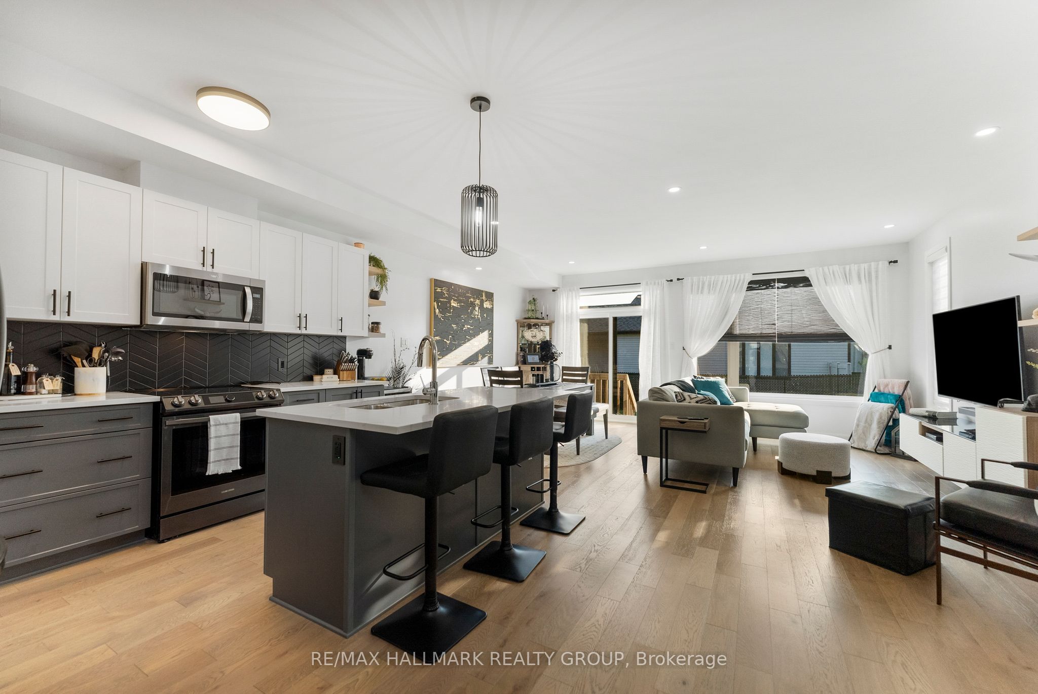 189 Turquoise Street Property Photo 11