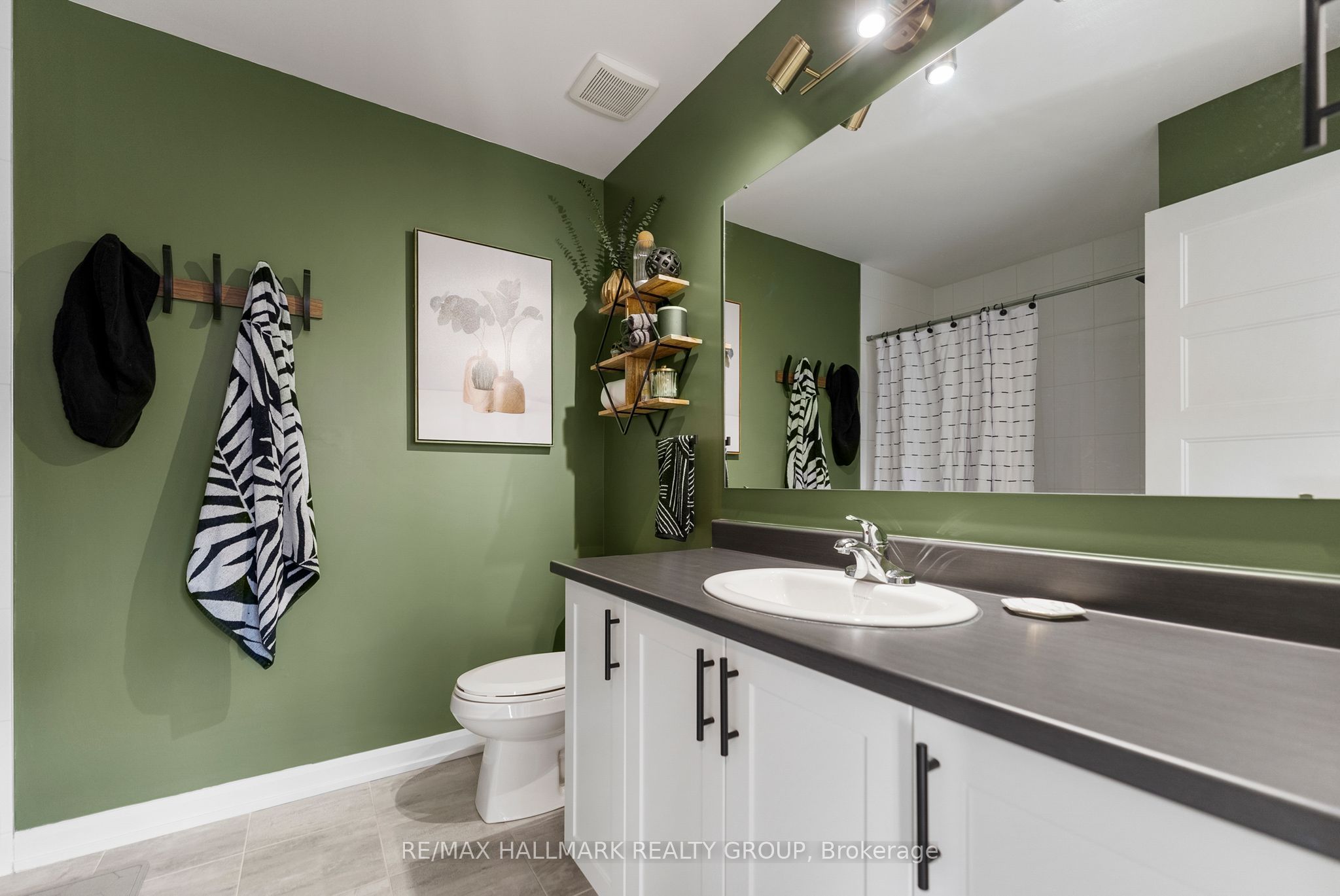 189 Turquoise Street Property Photo 35
