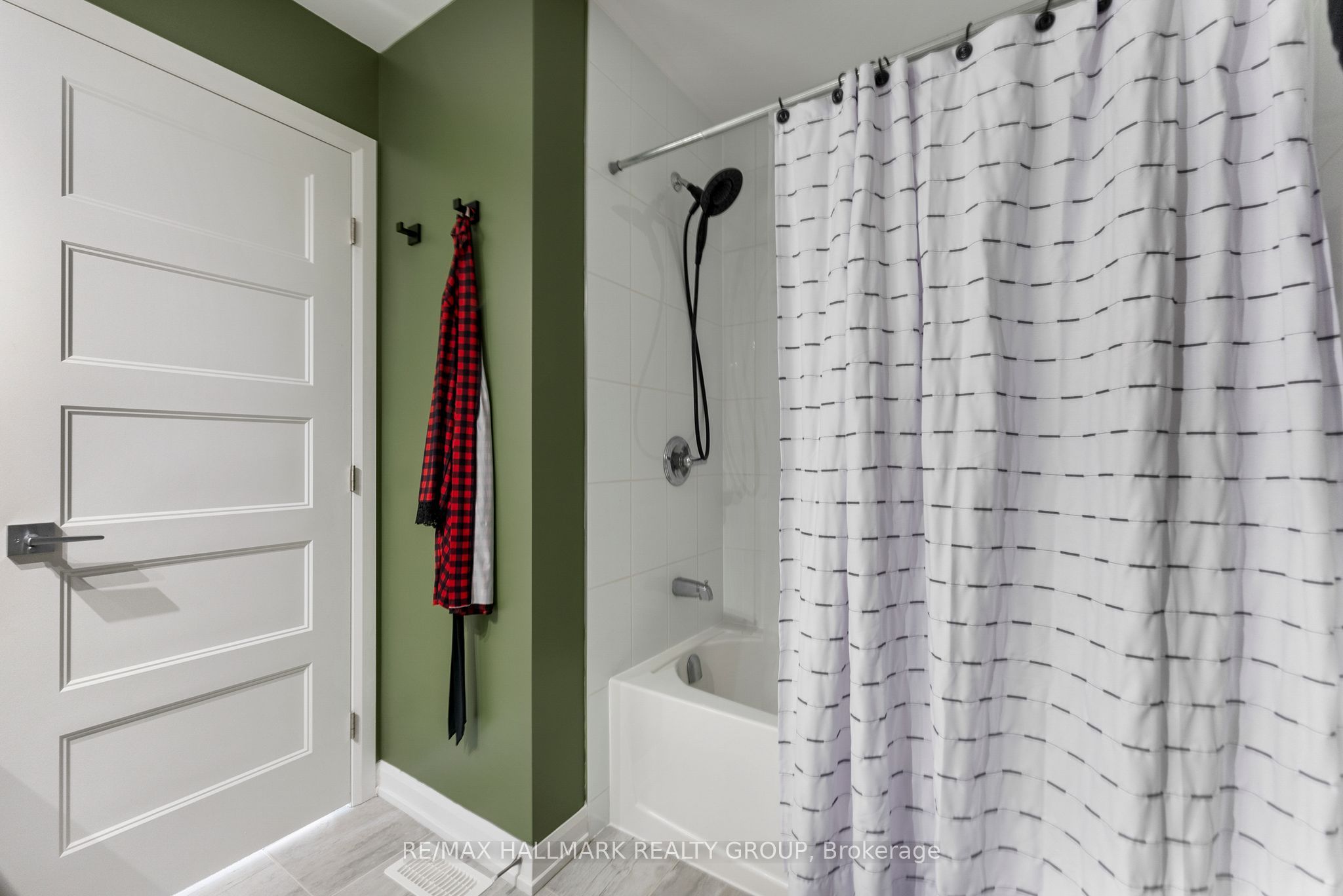 189 Turquoise Street Property Photo 36