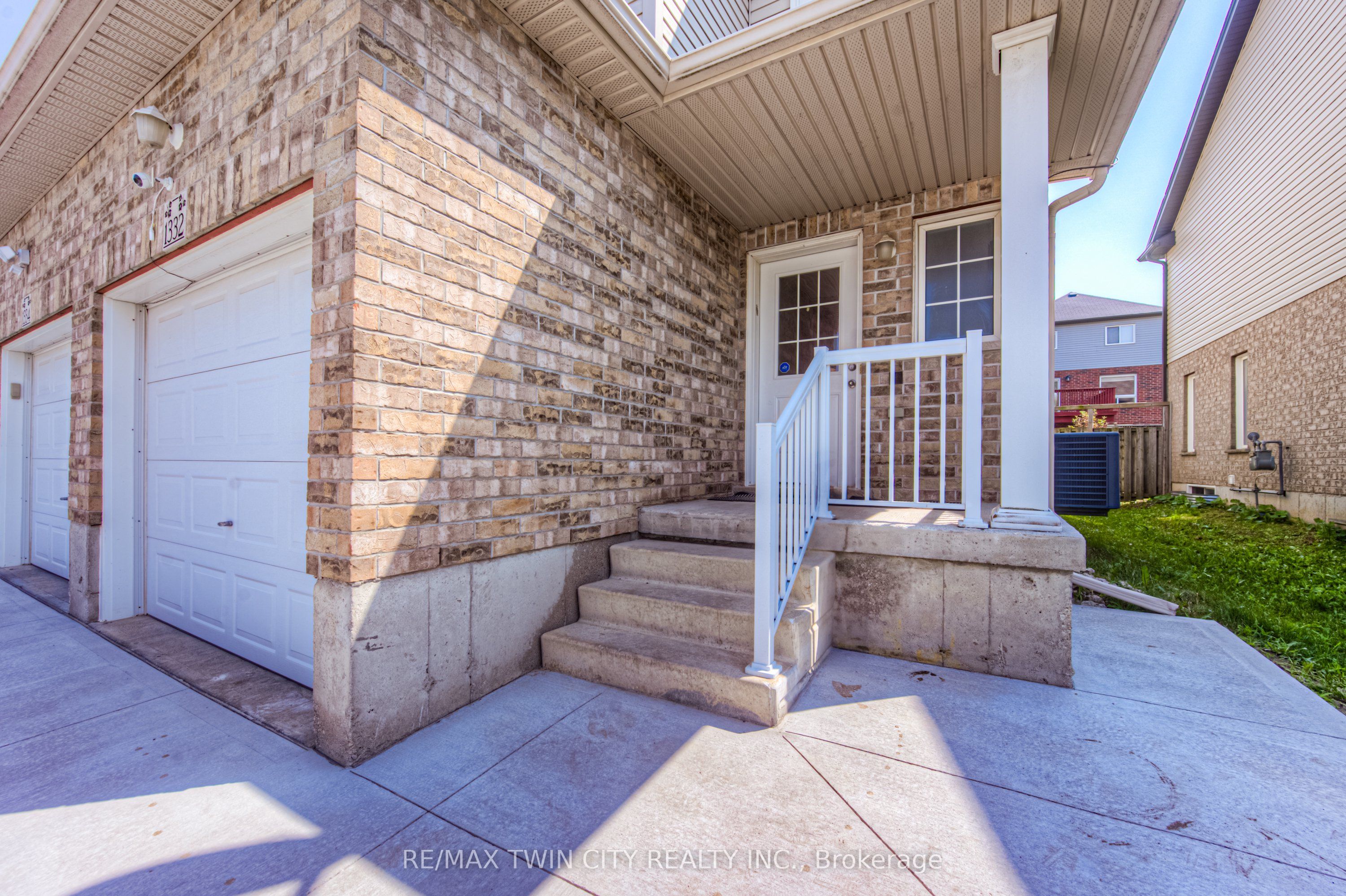 1332 Countrystone Drive Property Photo 3