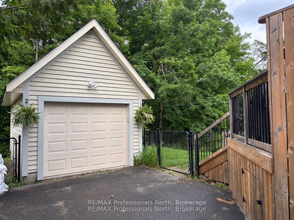 26 Coates Ave Property Photo 3