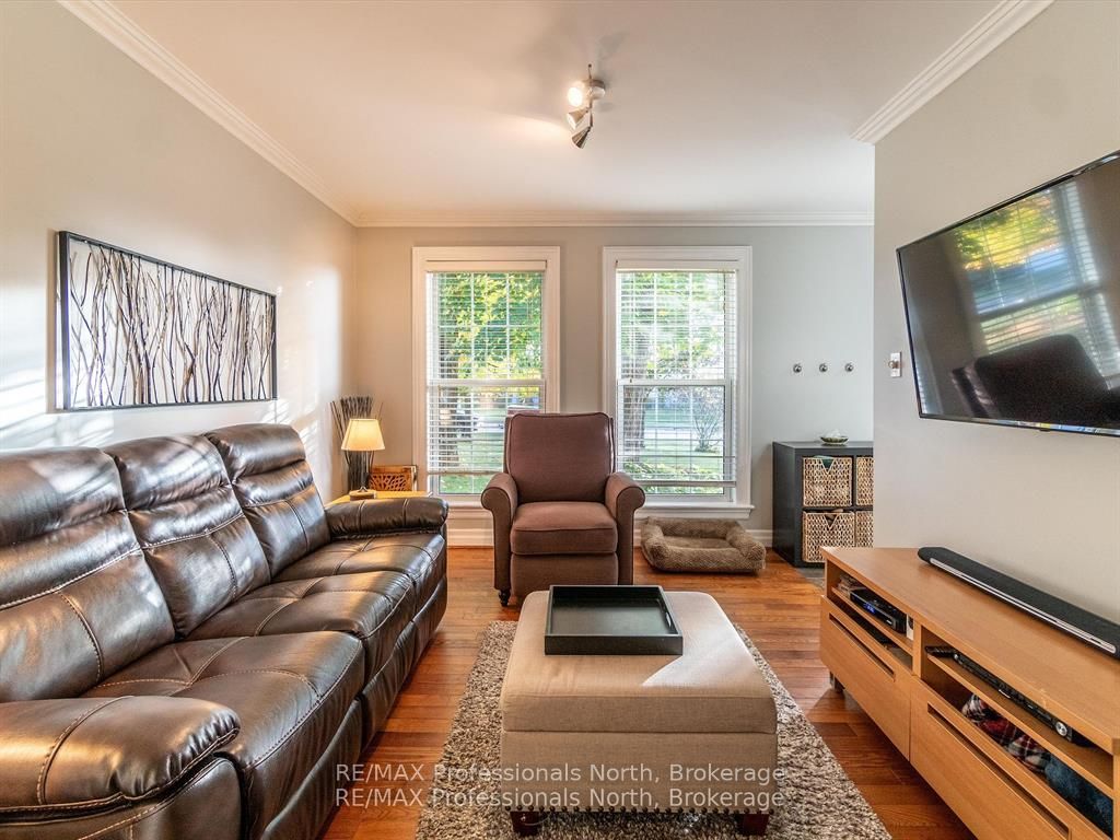 26 Coates Ave Property Photo 8