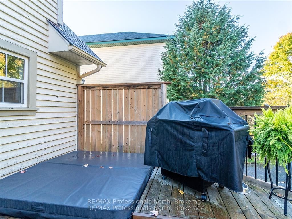 26 Coates Ave Property Photo 15