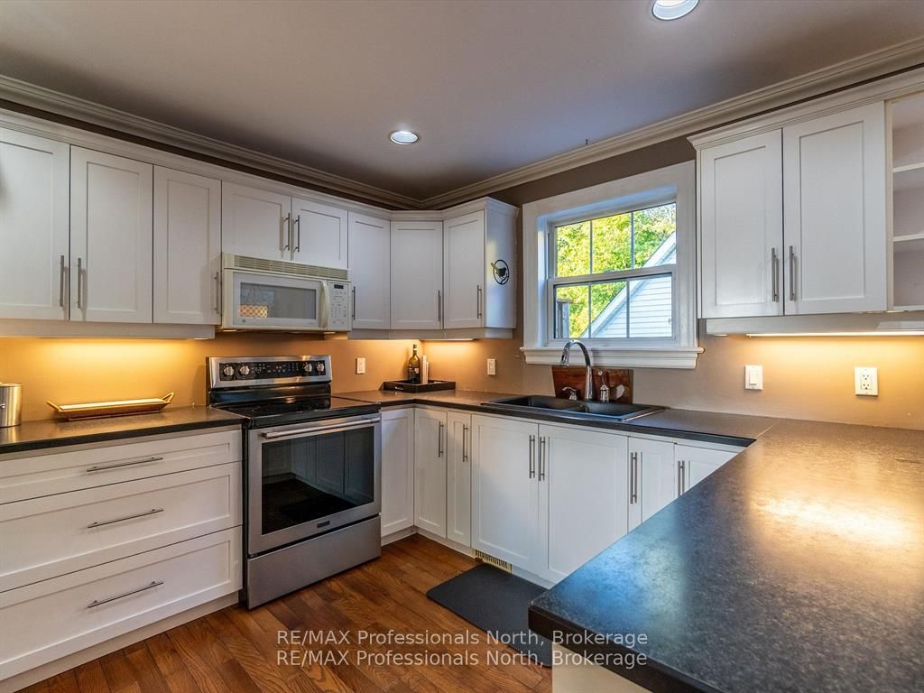 26 Coates Ave Property Photo 17