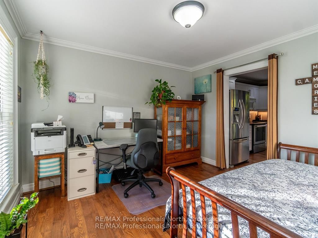 26 Coates Ave Property Photo 18