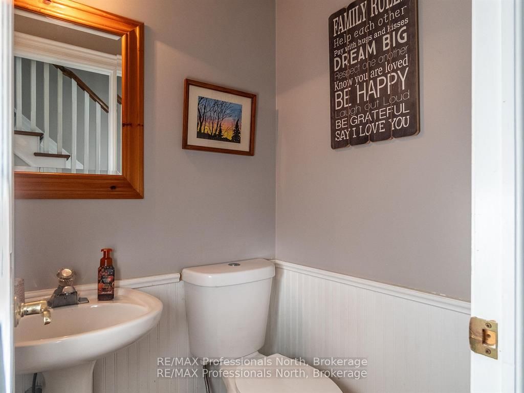 26 Coates Ave Property Photo 20