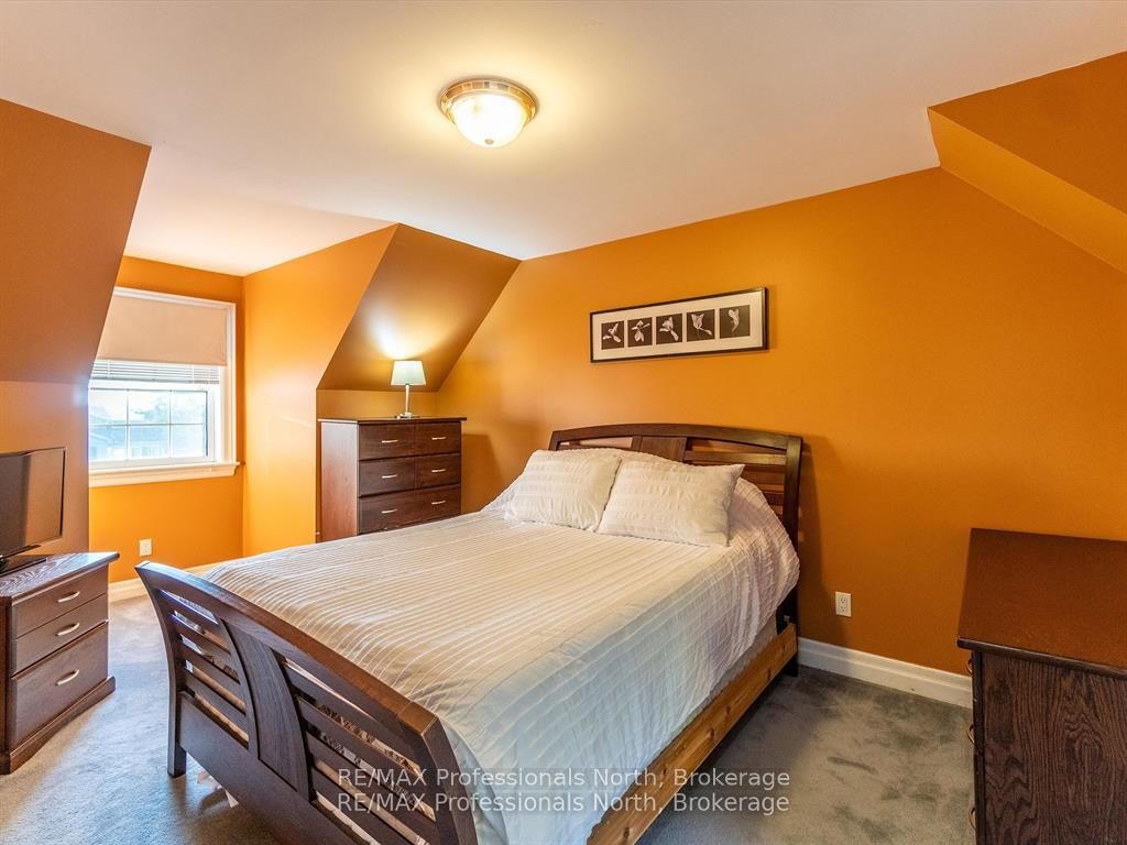 26 Coates Ave Property Photo 22