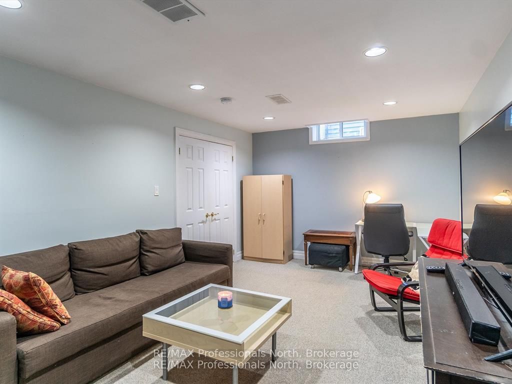 26 Coates Ave Property Photo 29