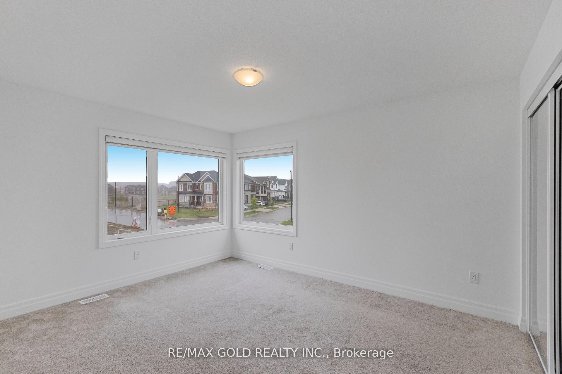 165 Forestwalk Street Property Photo 32