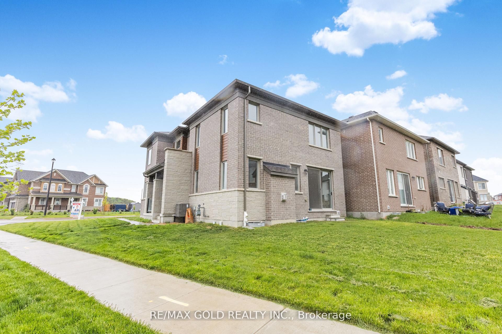 165 Forestwalk Street Property Photo 40