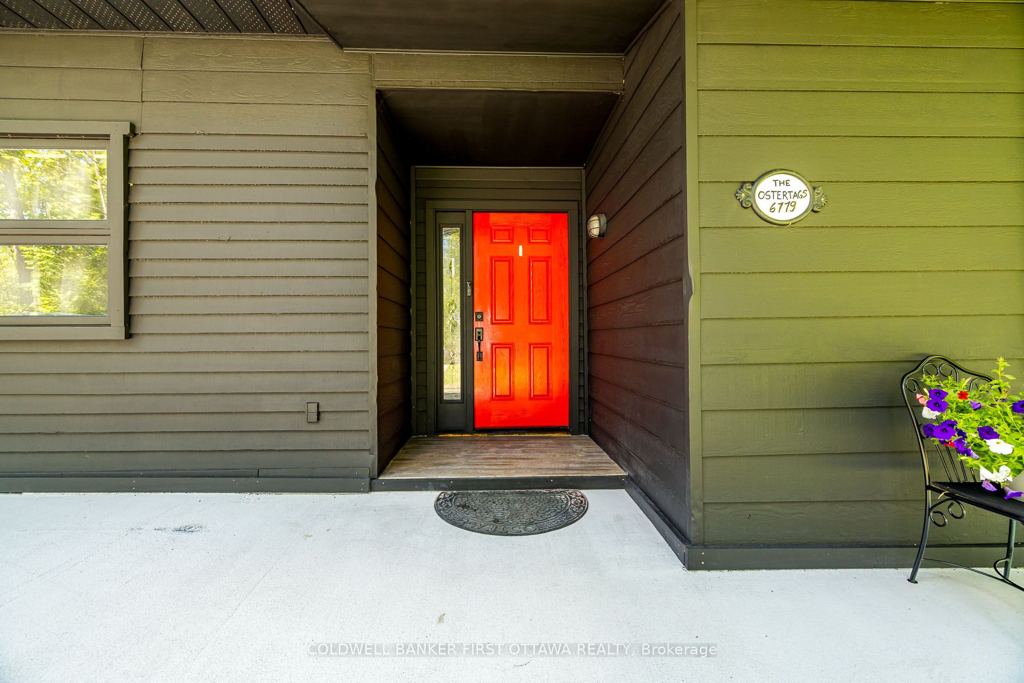 6779 Roger Stevens Drive Property Photo 3