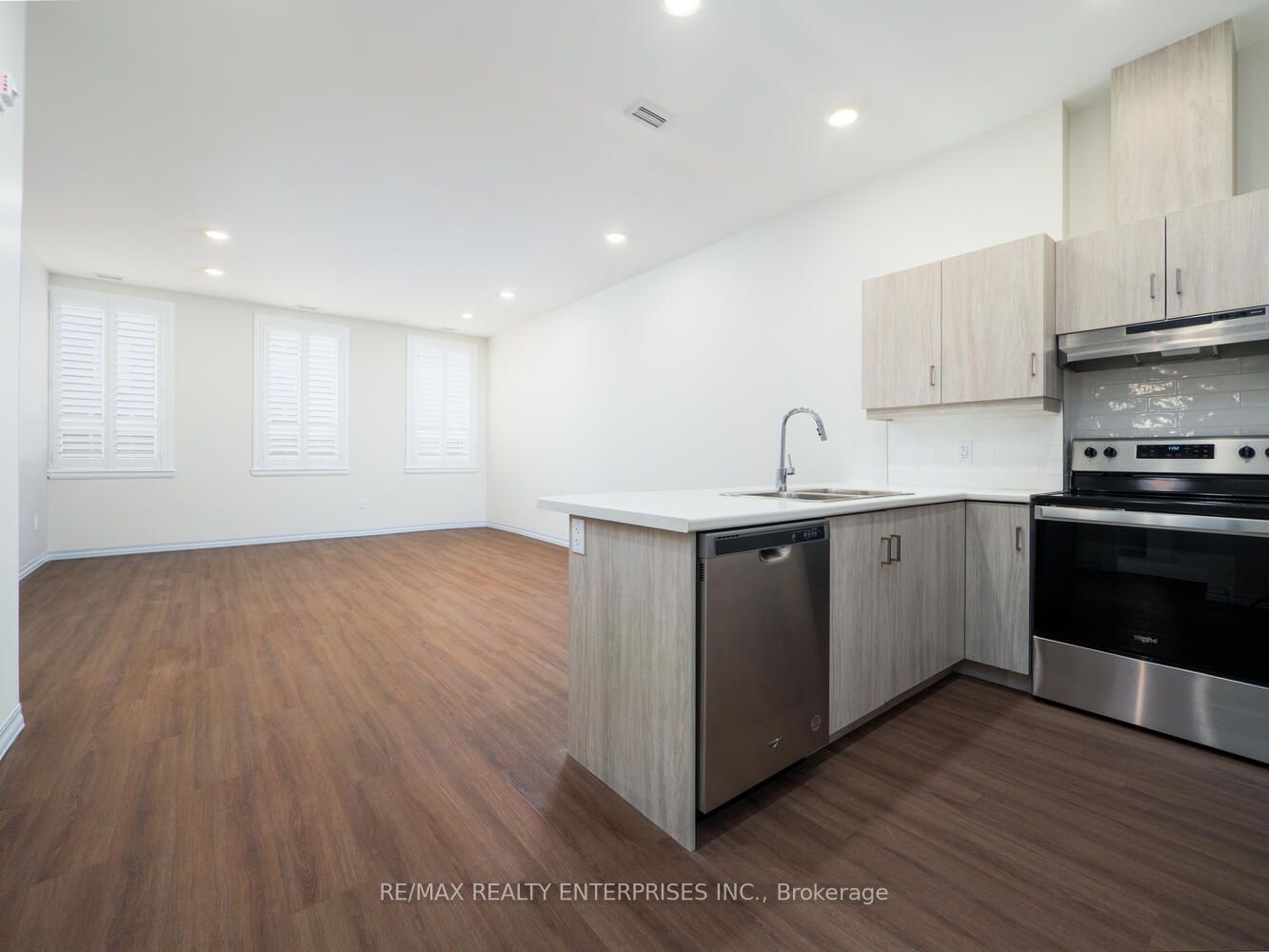 845 2nd Ave W Property Photo 5
