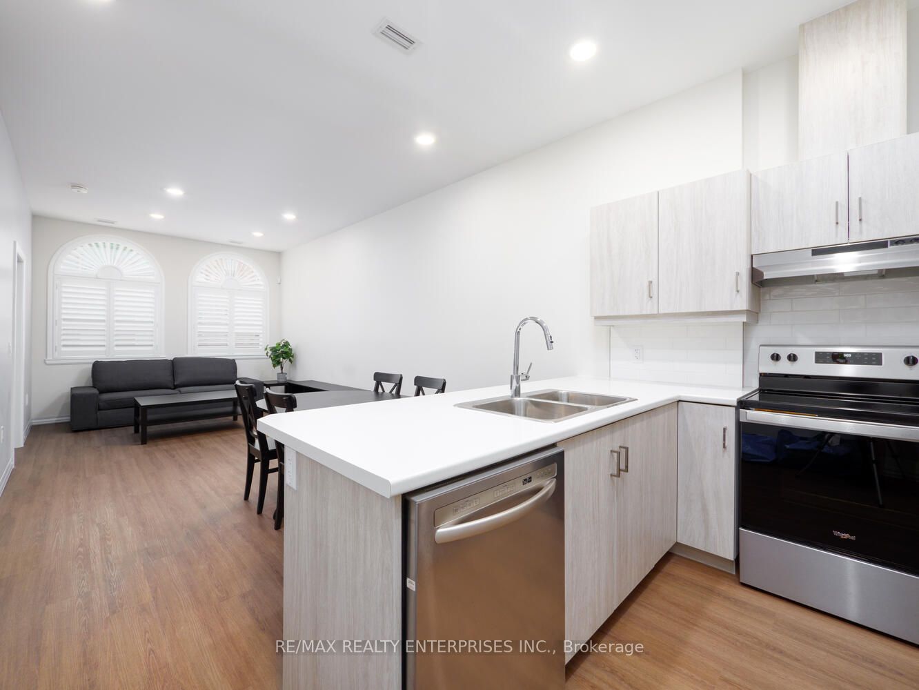 845 2nd Ave W Property Photo 6