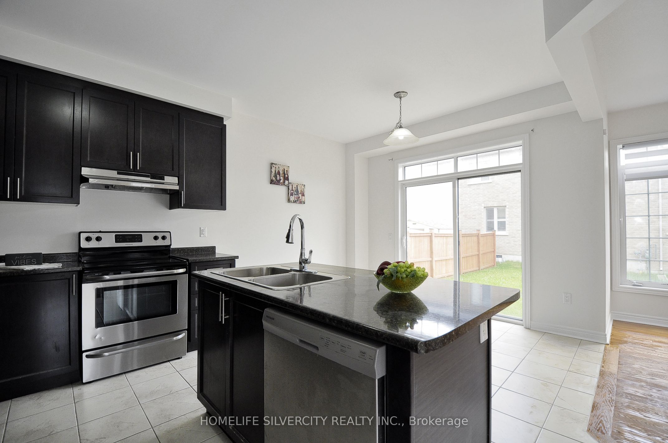 470 Thompson St Property Photo 11