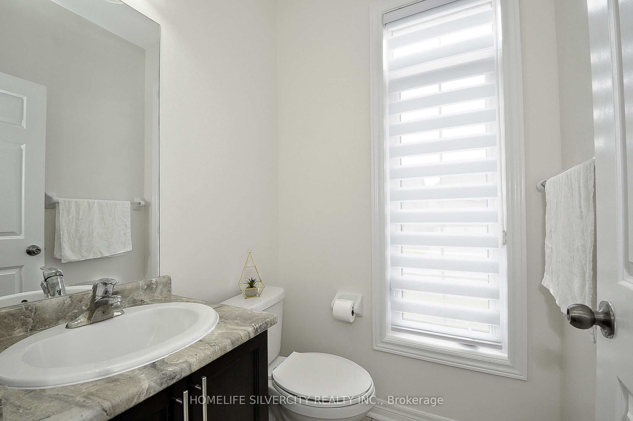 470 Thompson St Property Photo 15