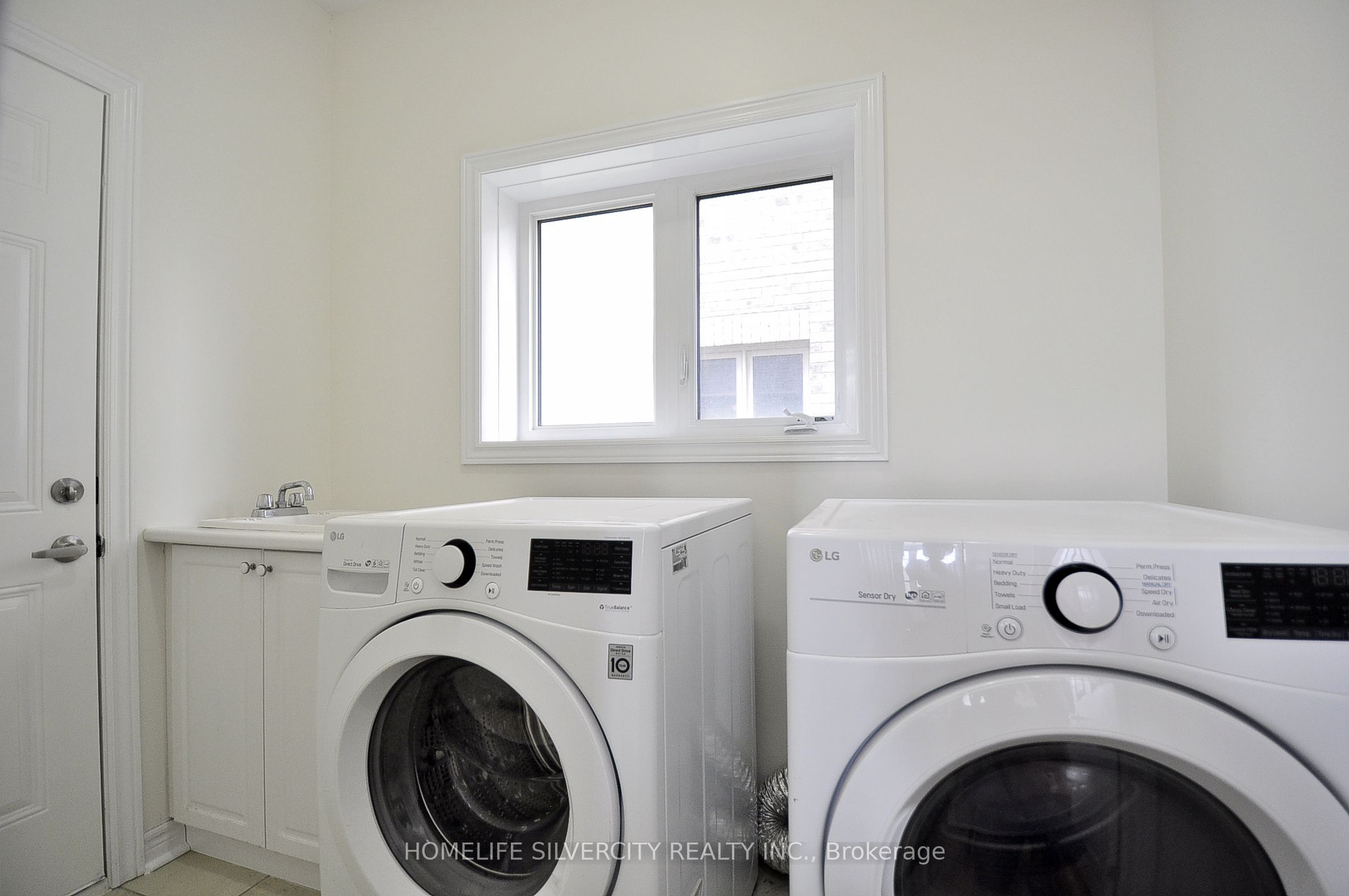 470 Thompson Street Property Photo 16