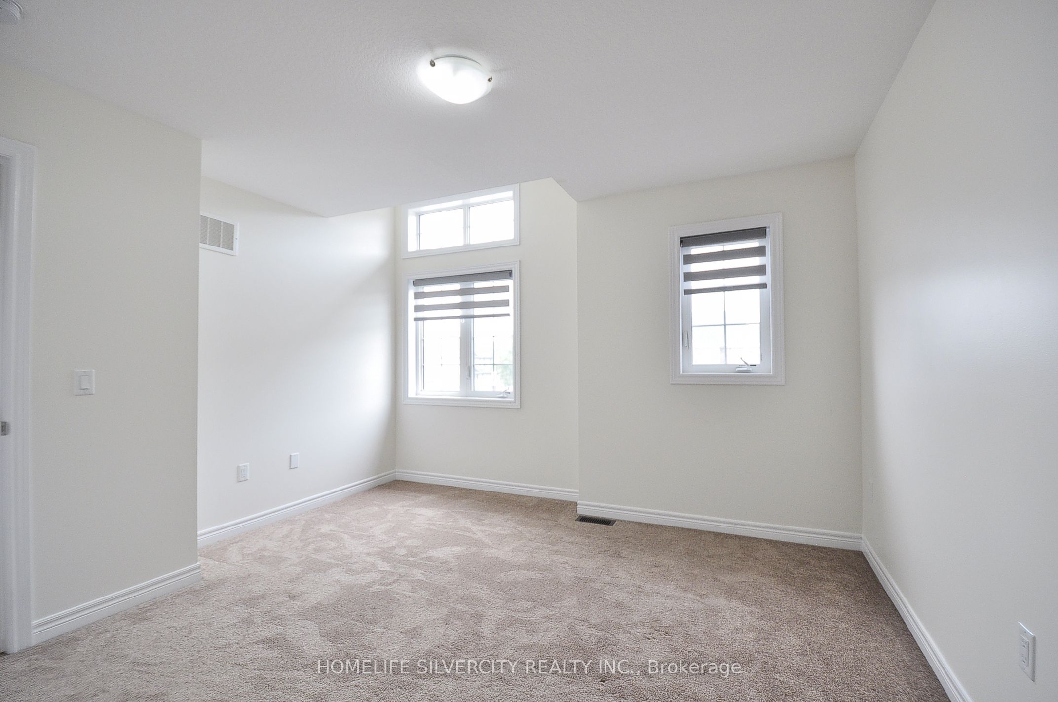 470 Thompson St Property Photo 22