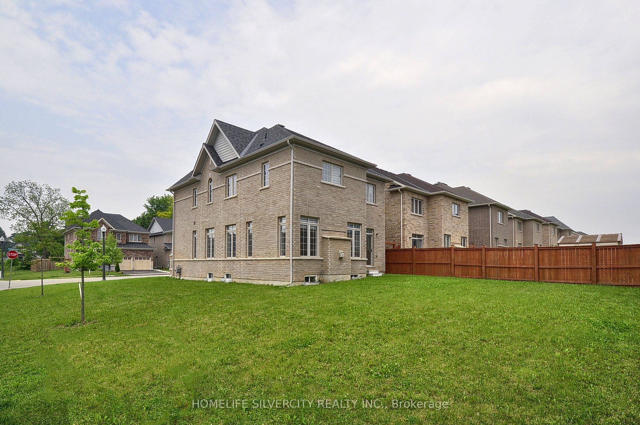 470 Thompson Street Property Photo 27