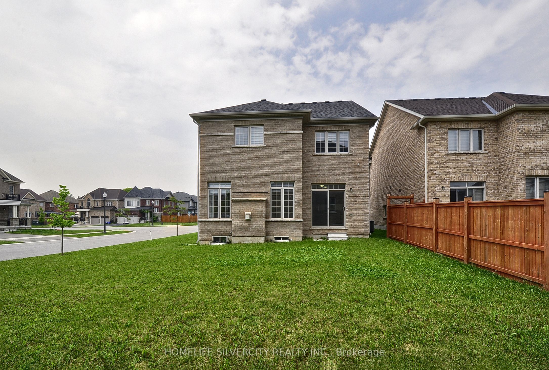 470 Thompson Street Property Photo 28