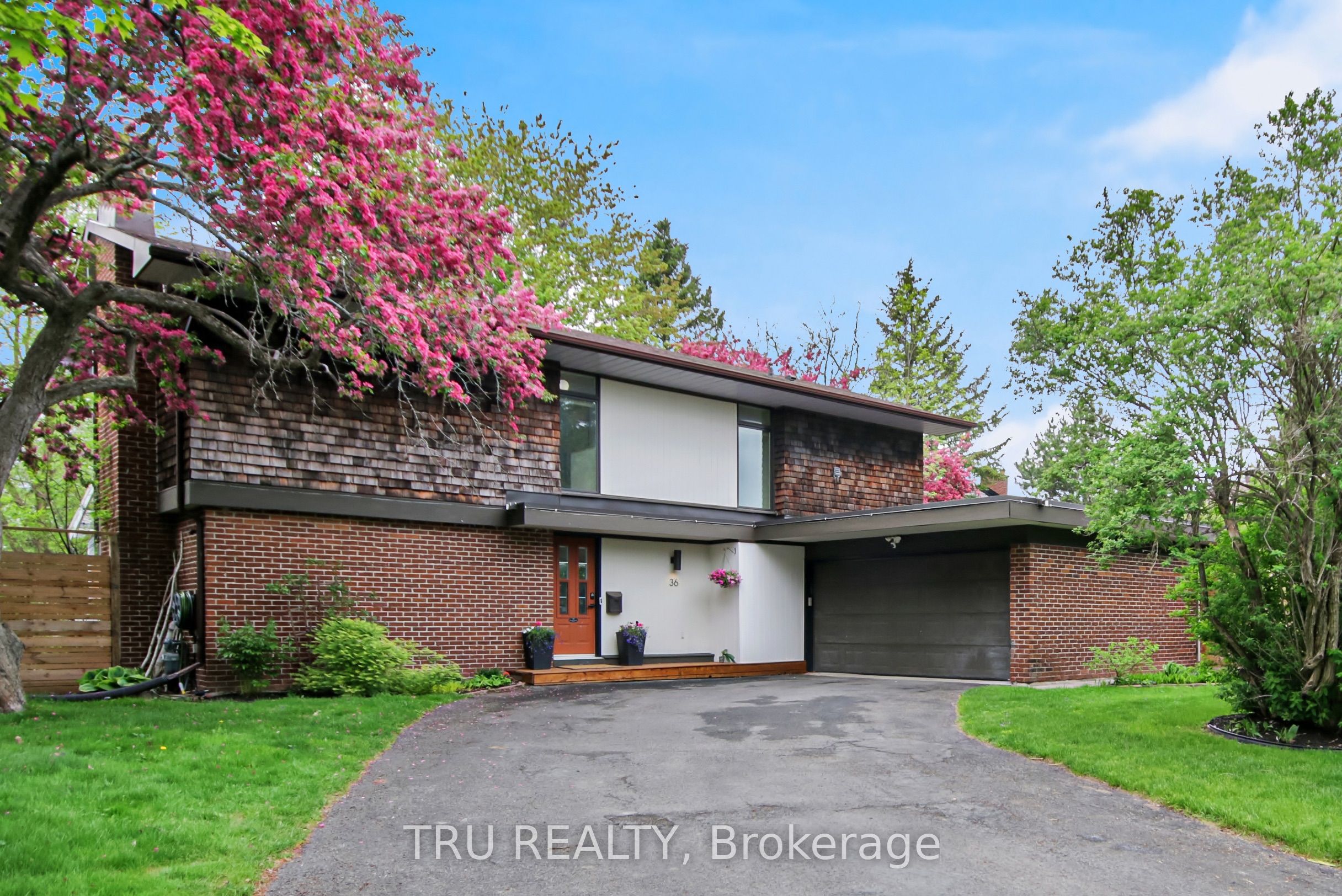 36 Varley Dr Property Photo 1