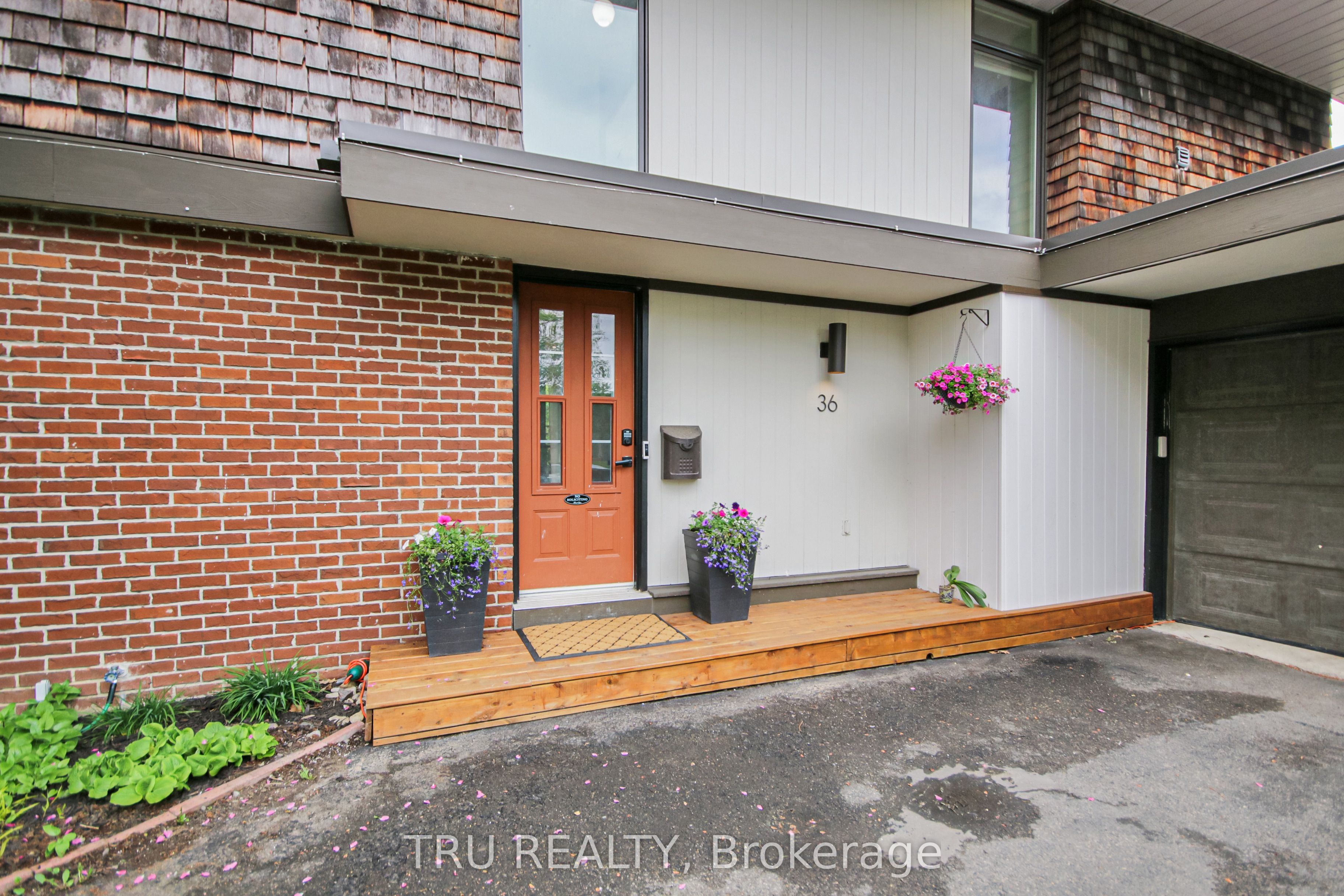 36 Varley Dr Property Photo 3