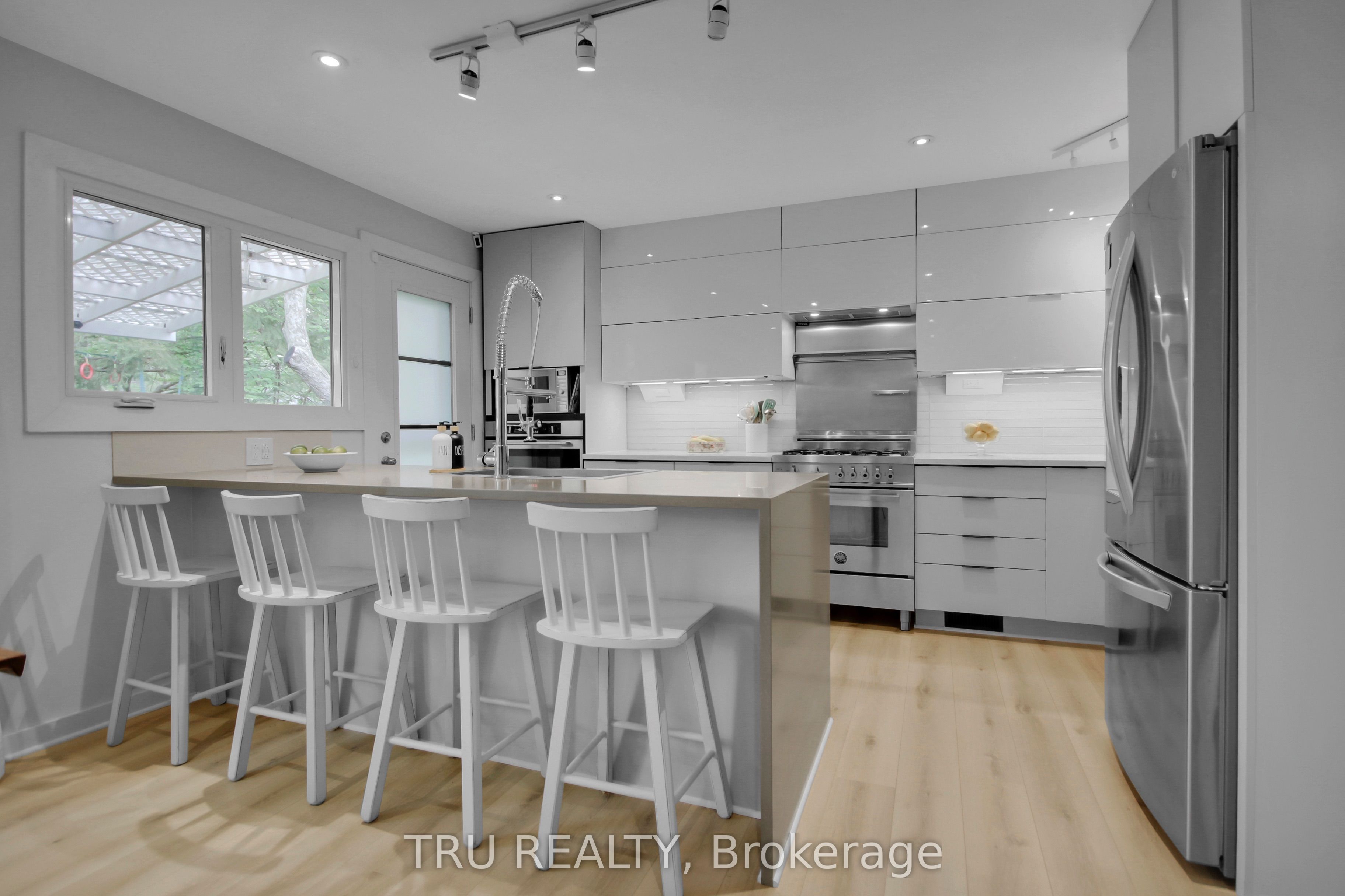 36 Varley Dr Property Photo 6