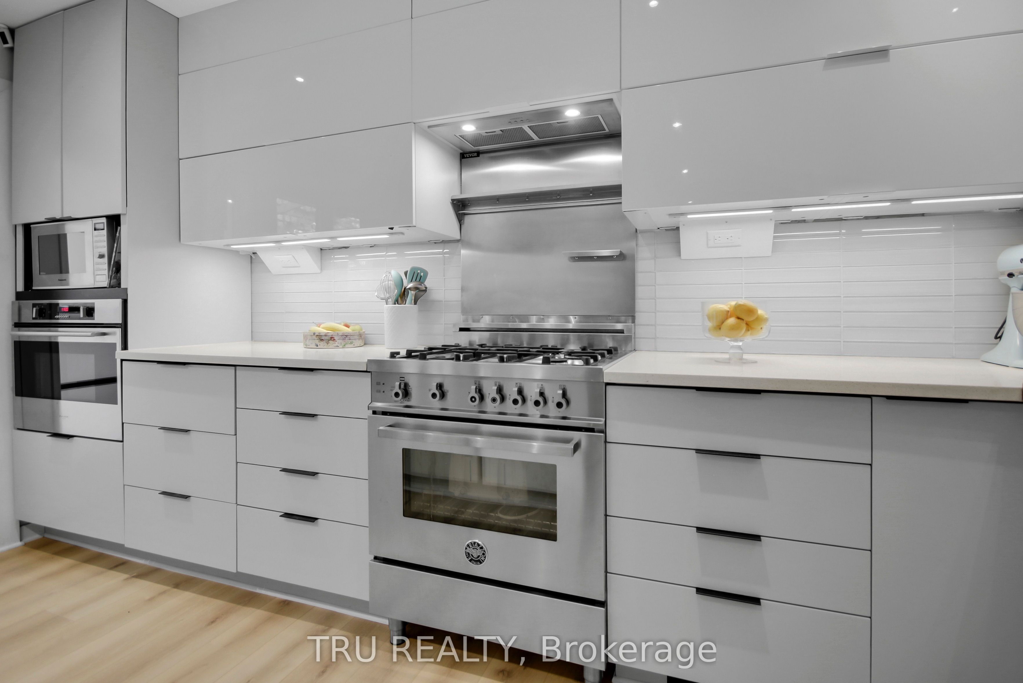 36 Varley Dr Property Photo 7