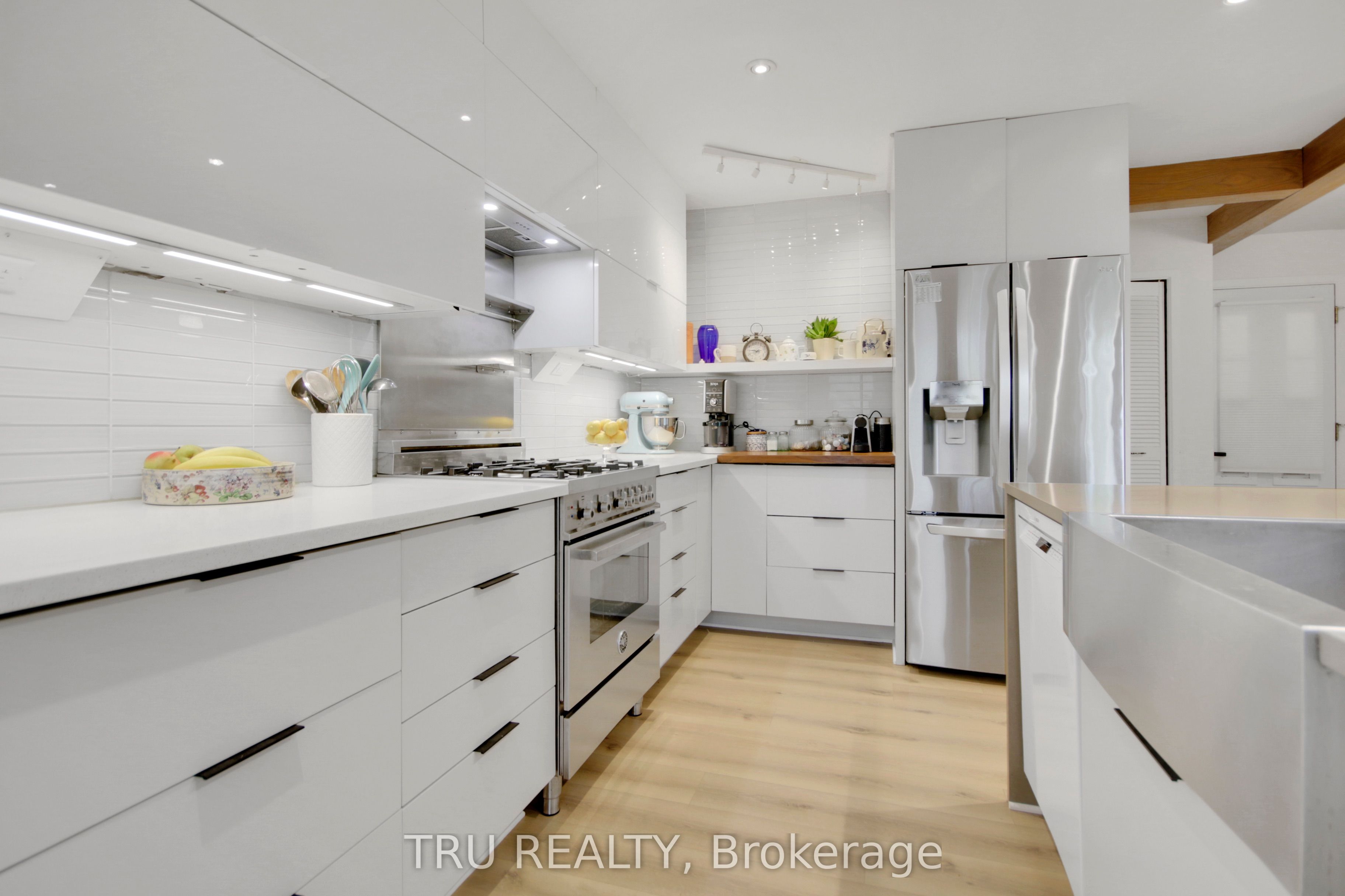 36 Varley Dr Property Photo 8