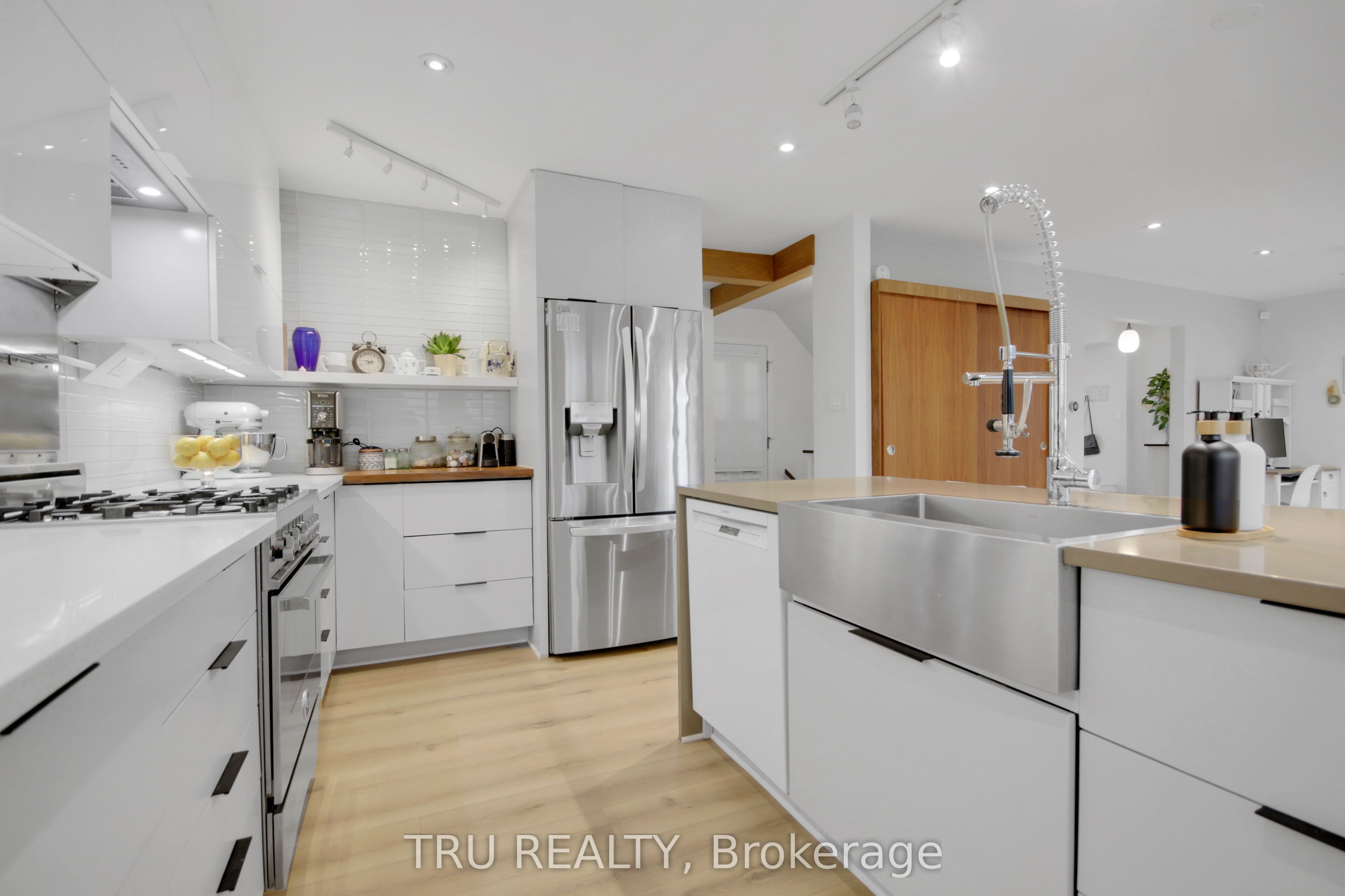 36 Varley Dr Property Photo 9