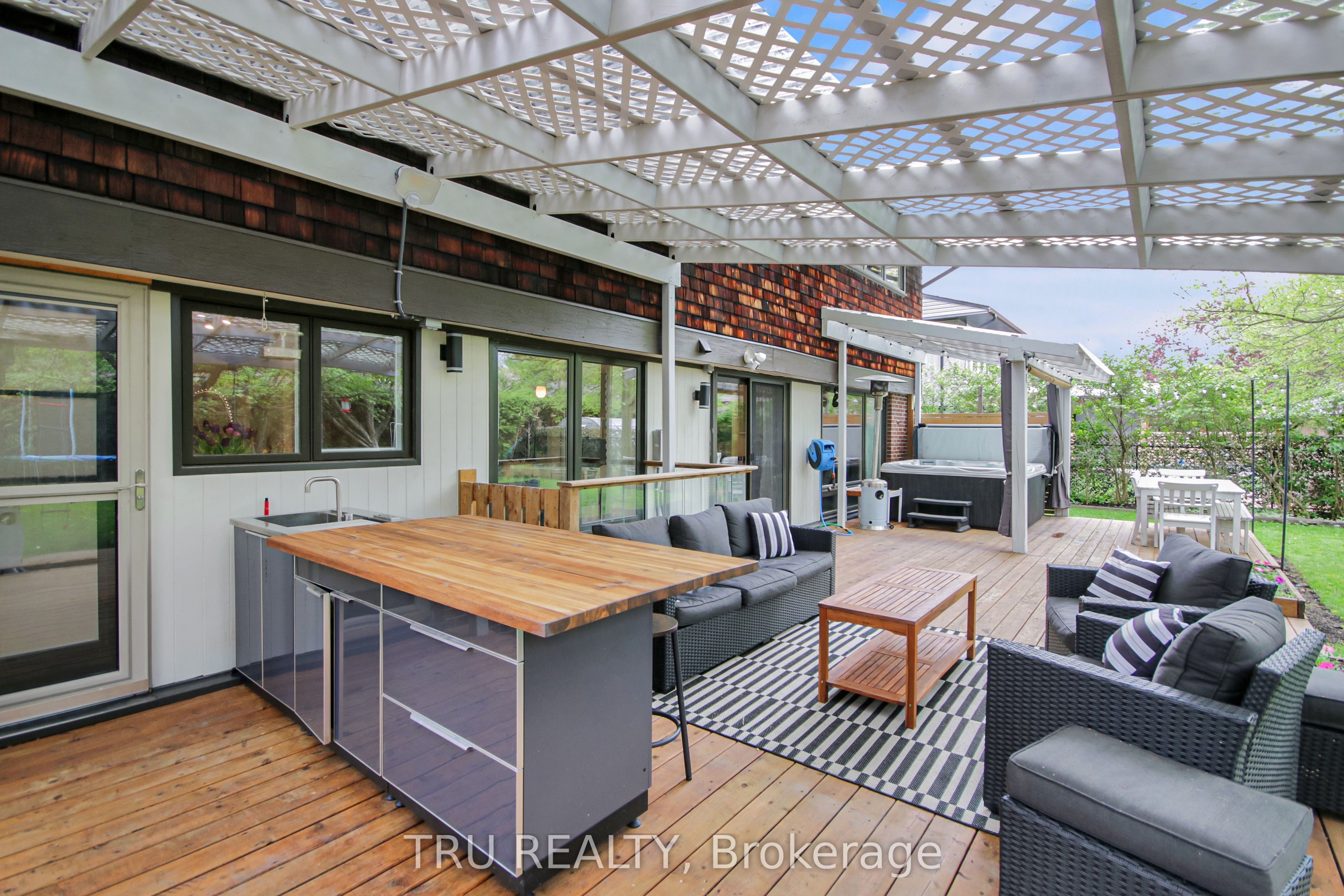 36 Varley Dr Property Photo 16