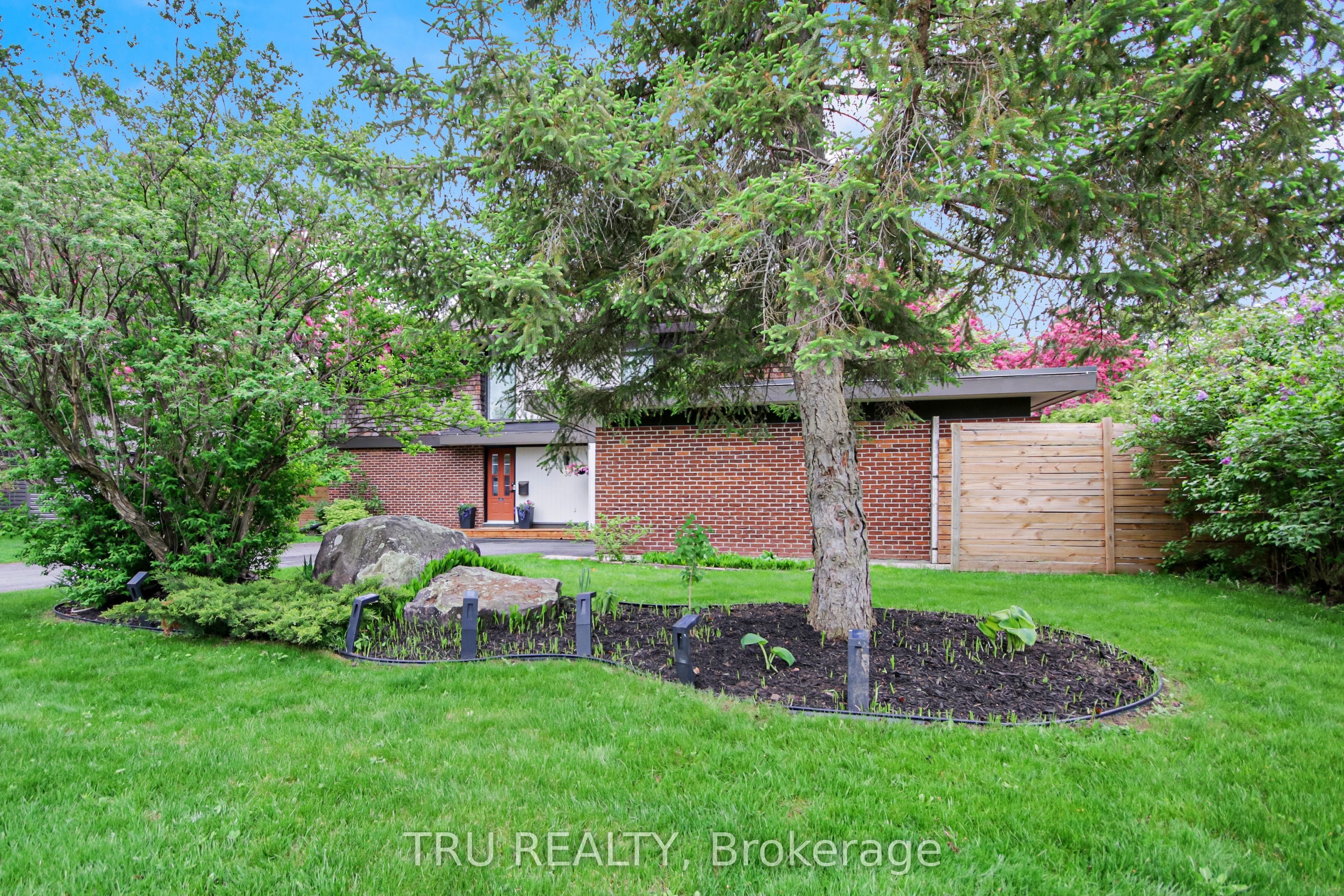 36 Varley Dr Property Photo 47
