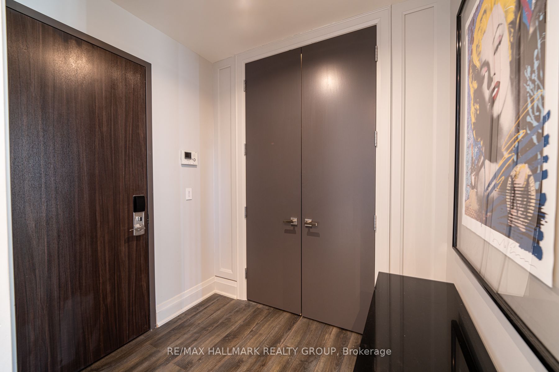 300 Lisgar St Property Photo 4