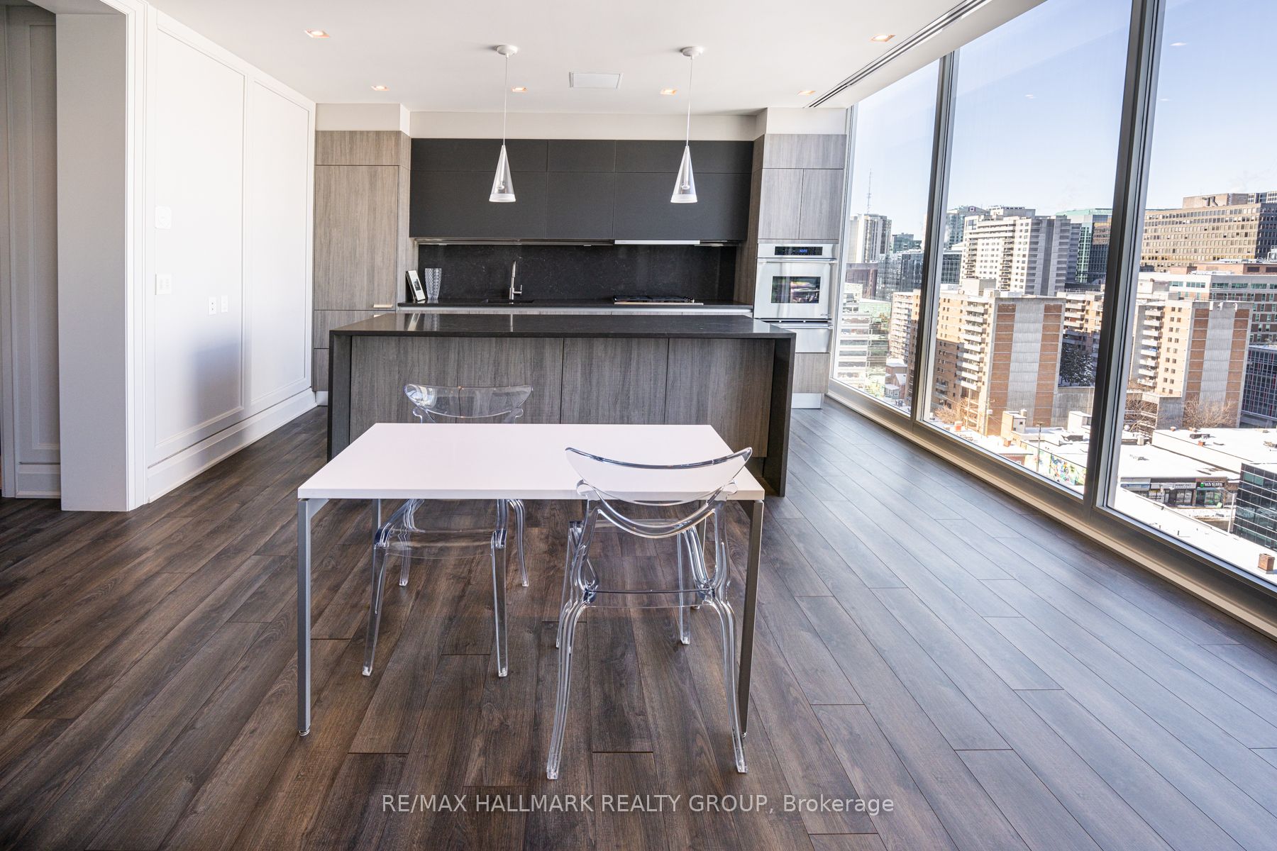 300 Lisgar St Property Photo 6