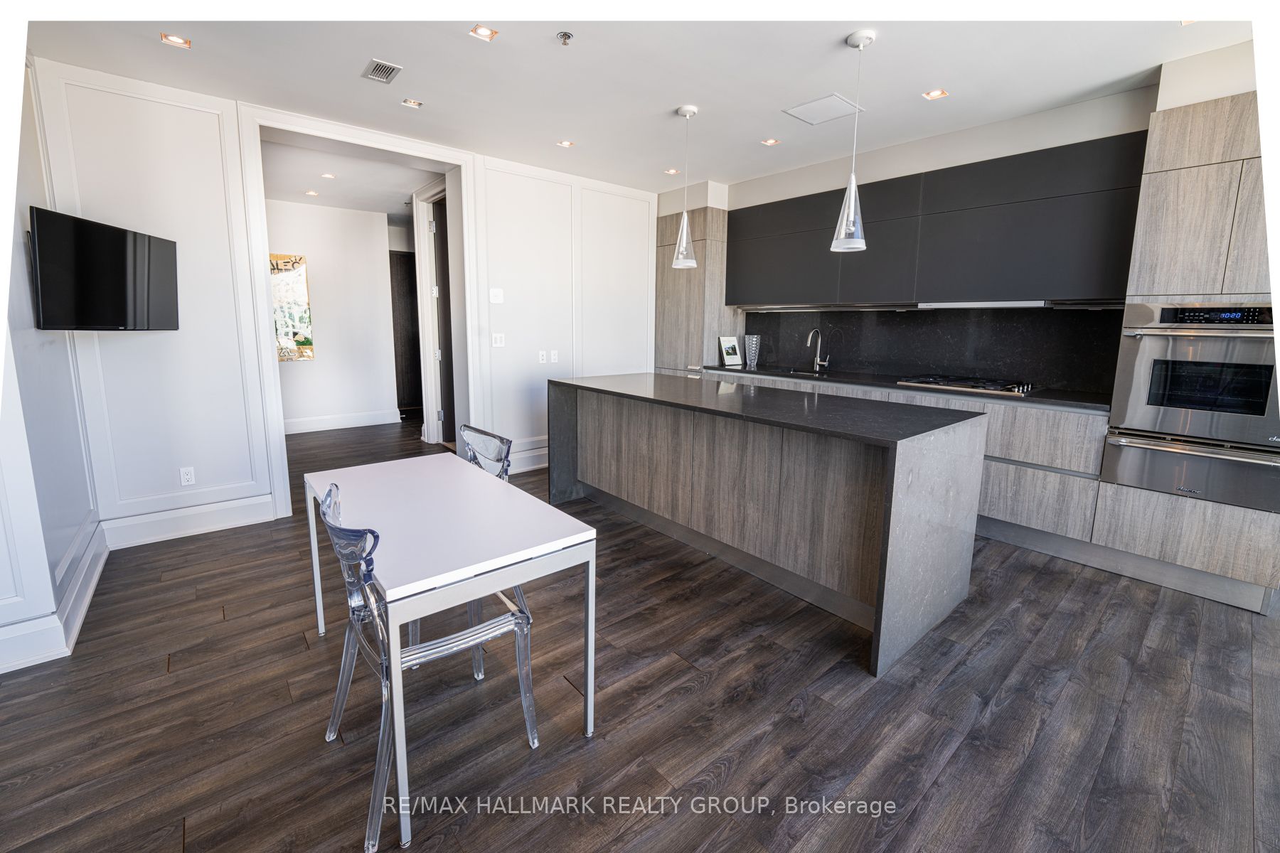 300 Lisgar St Property Photo 7