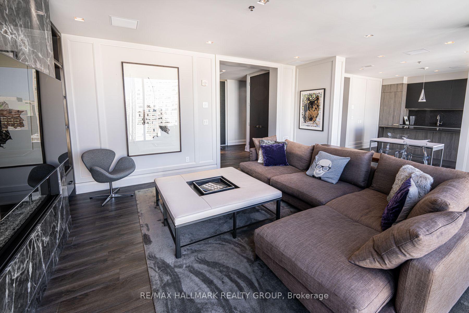 300 Lisgar St Property Photo 9