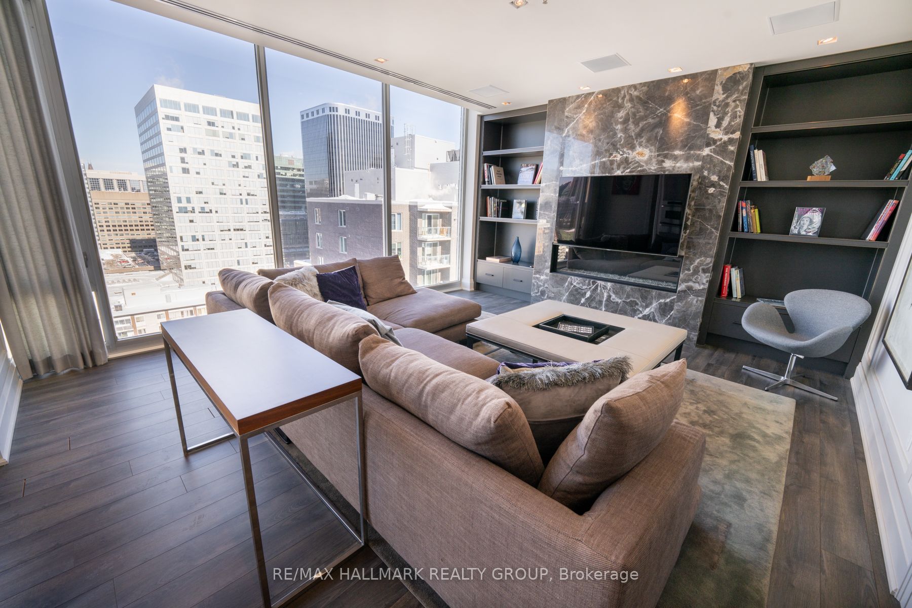 300 Lisgar St Property Photo 10