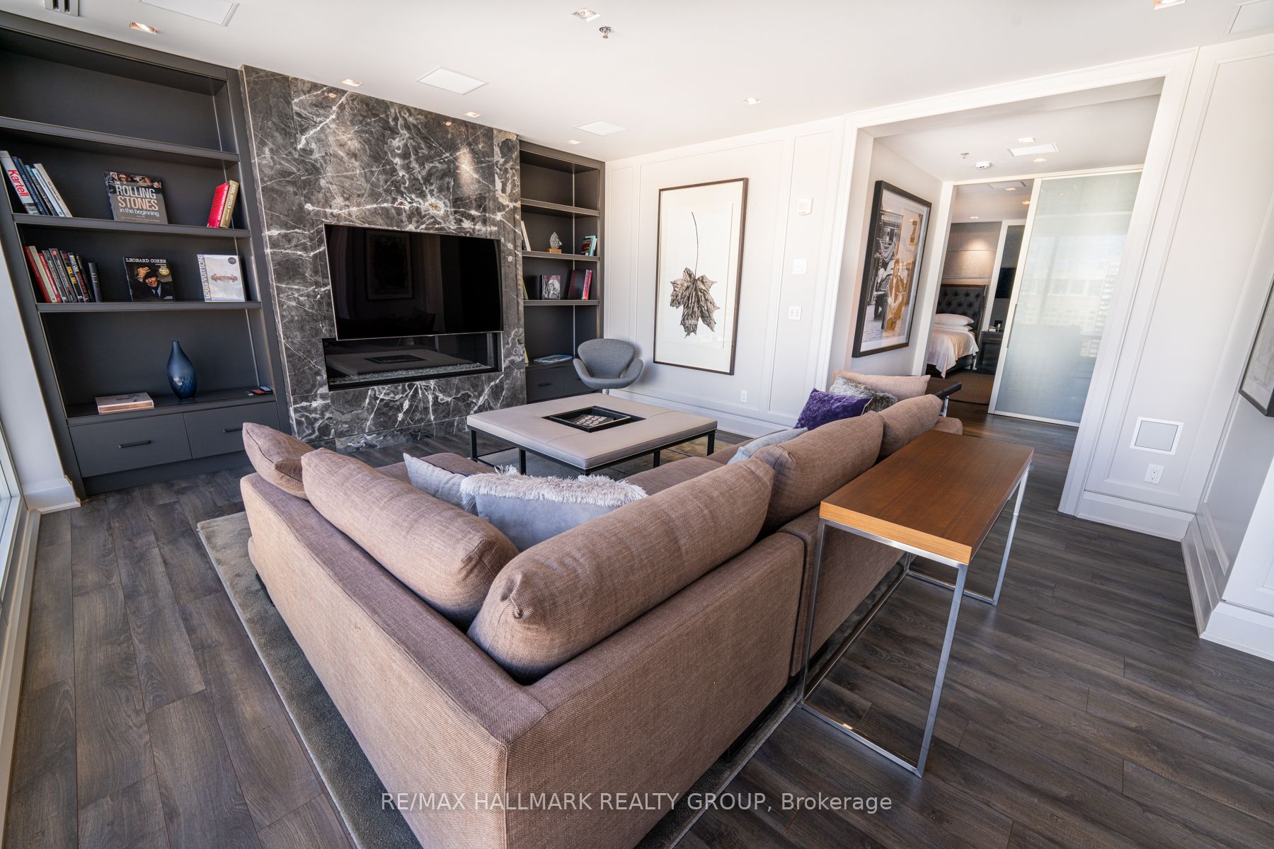 300 Lisgar St Property Photo 11