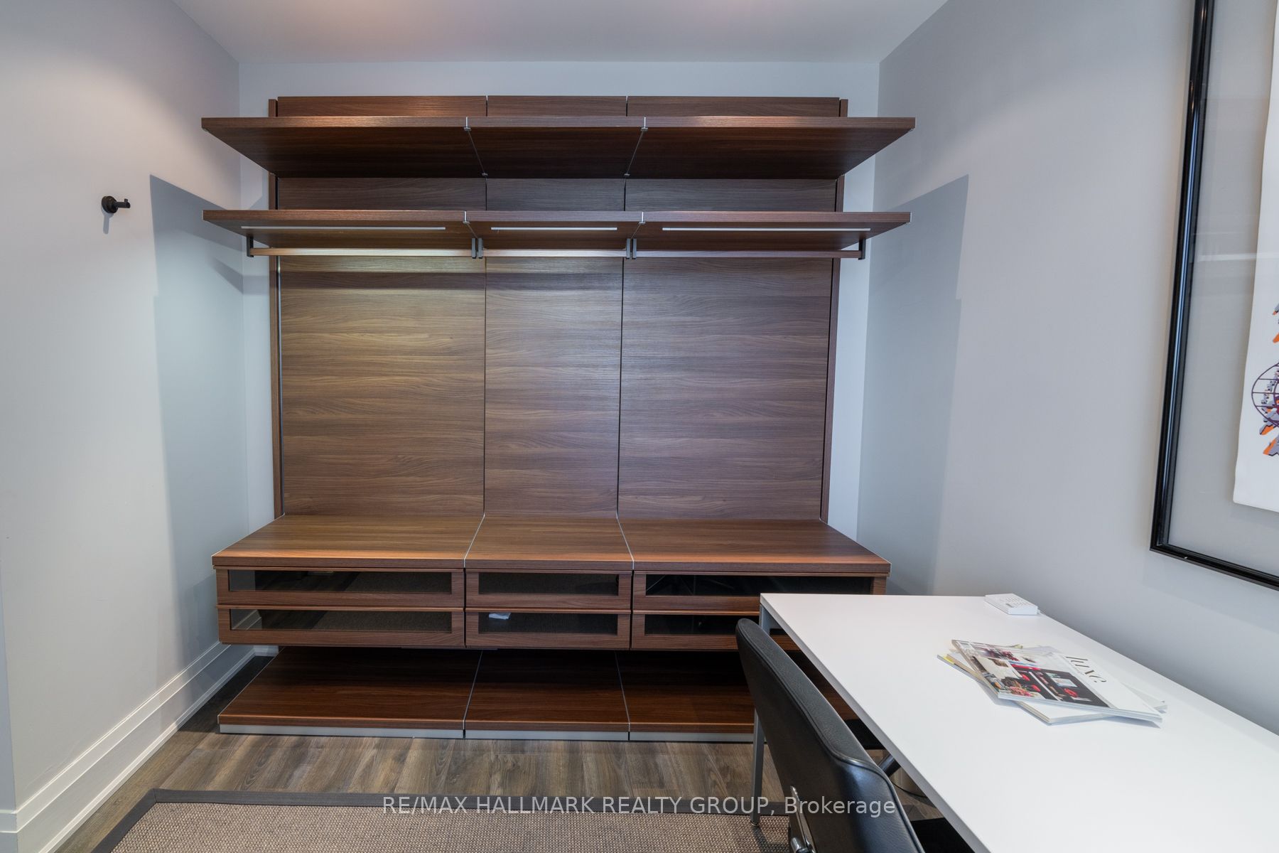 300 Lisgar St Property Photo 16