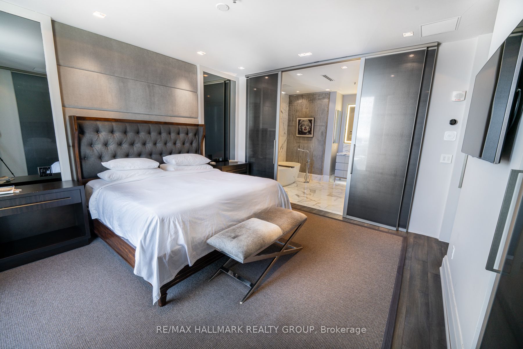 300 Lisgar St Property Photo 17
