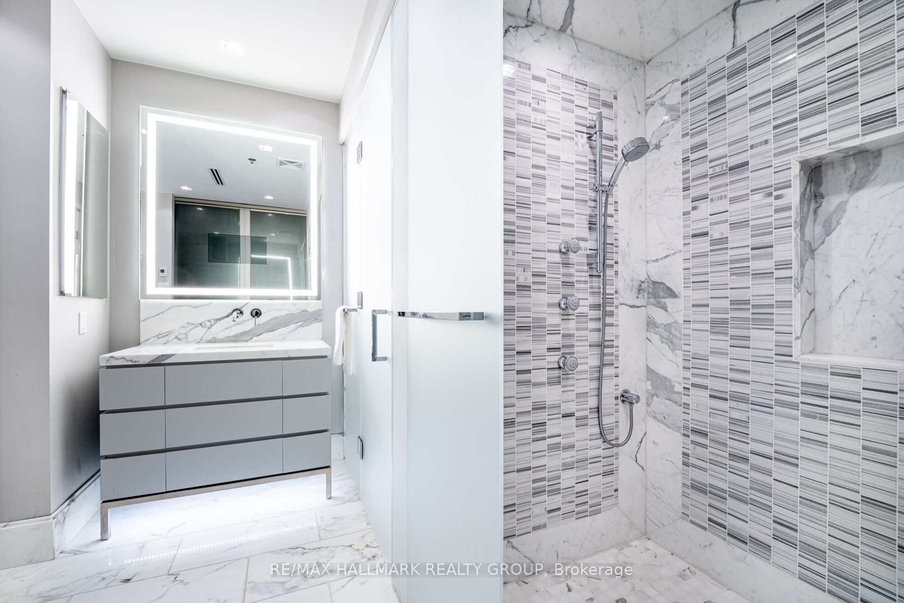 300 Lisgar St Property Photo 19