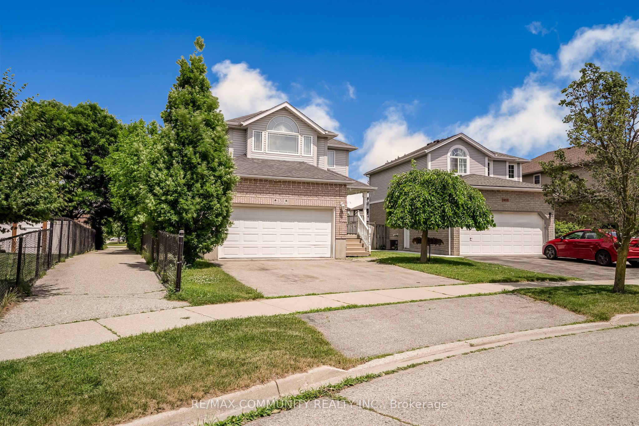 650 Spinnaker Crescent Property Photo 2