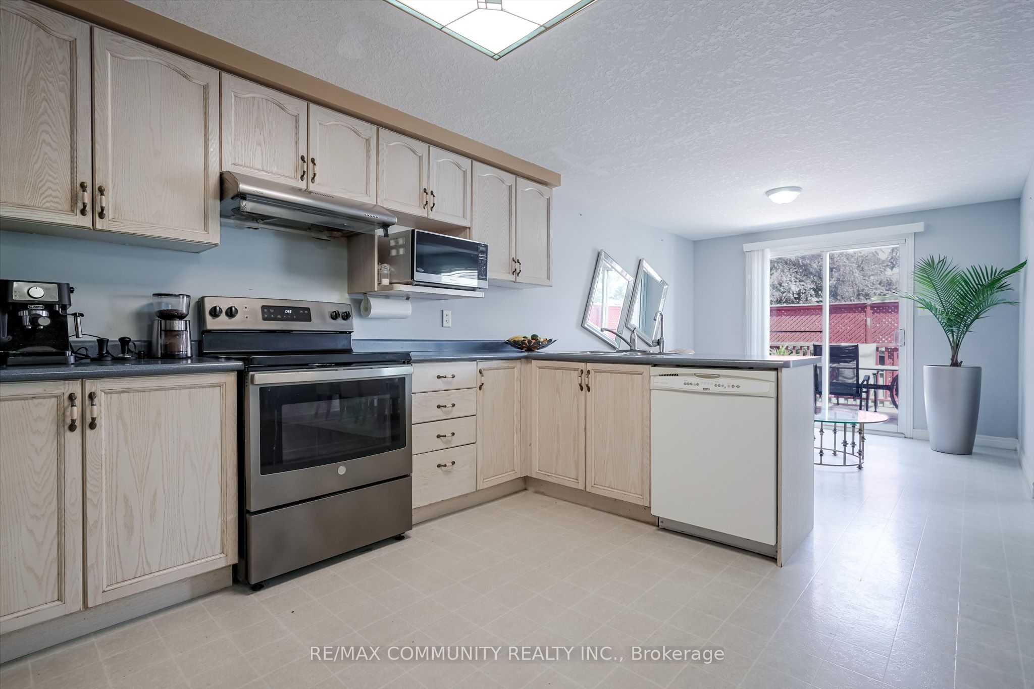 650 Spinnaker Crescent Property Photo 8