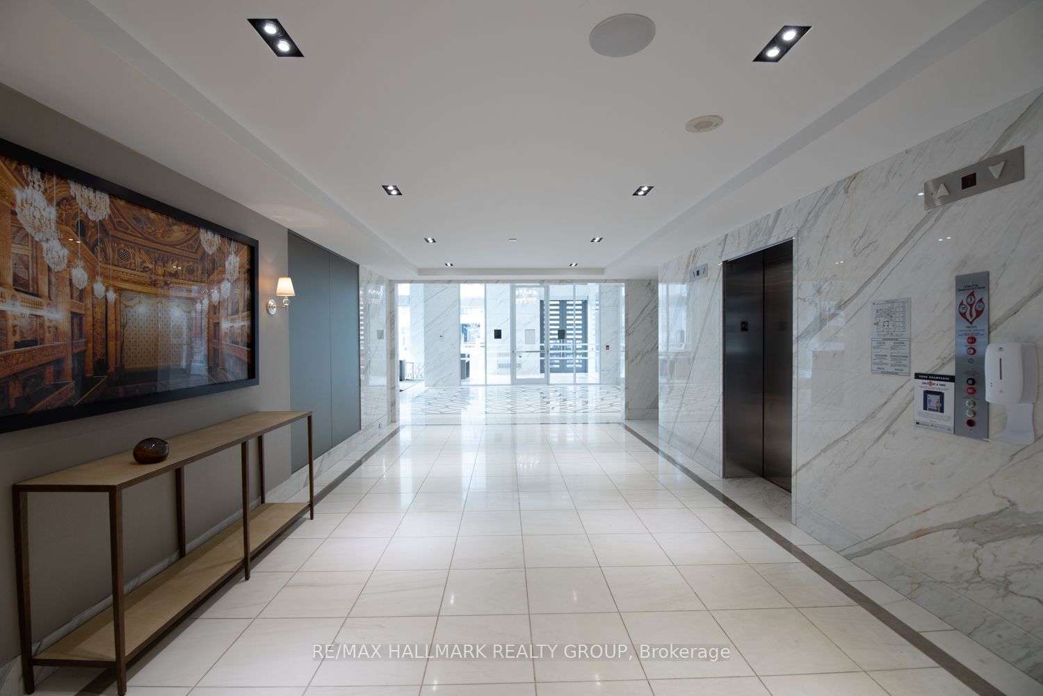 111 Champagne Avenue 1805 Property Photo 2