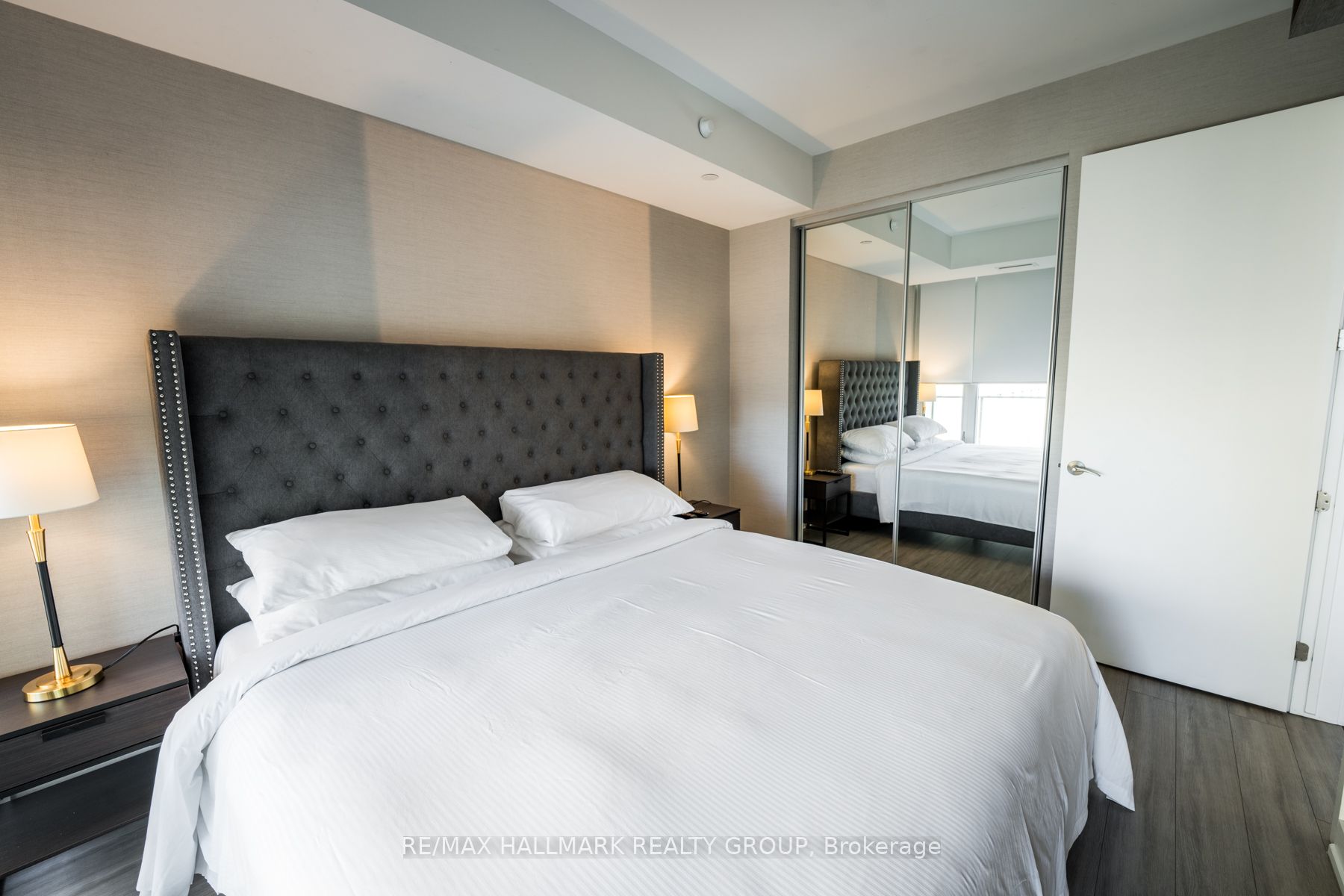 111 Champagne Avenue 1805 Property Photo 15