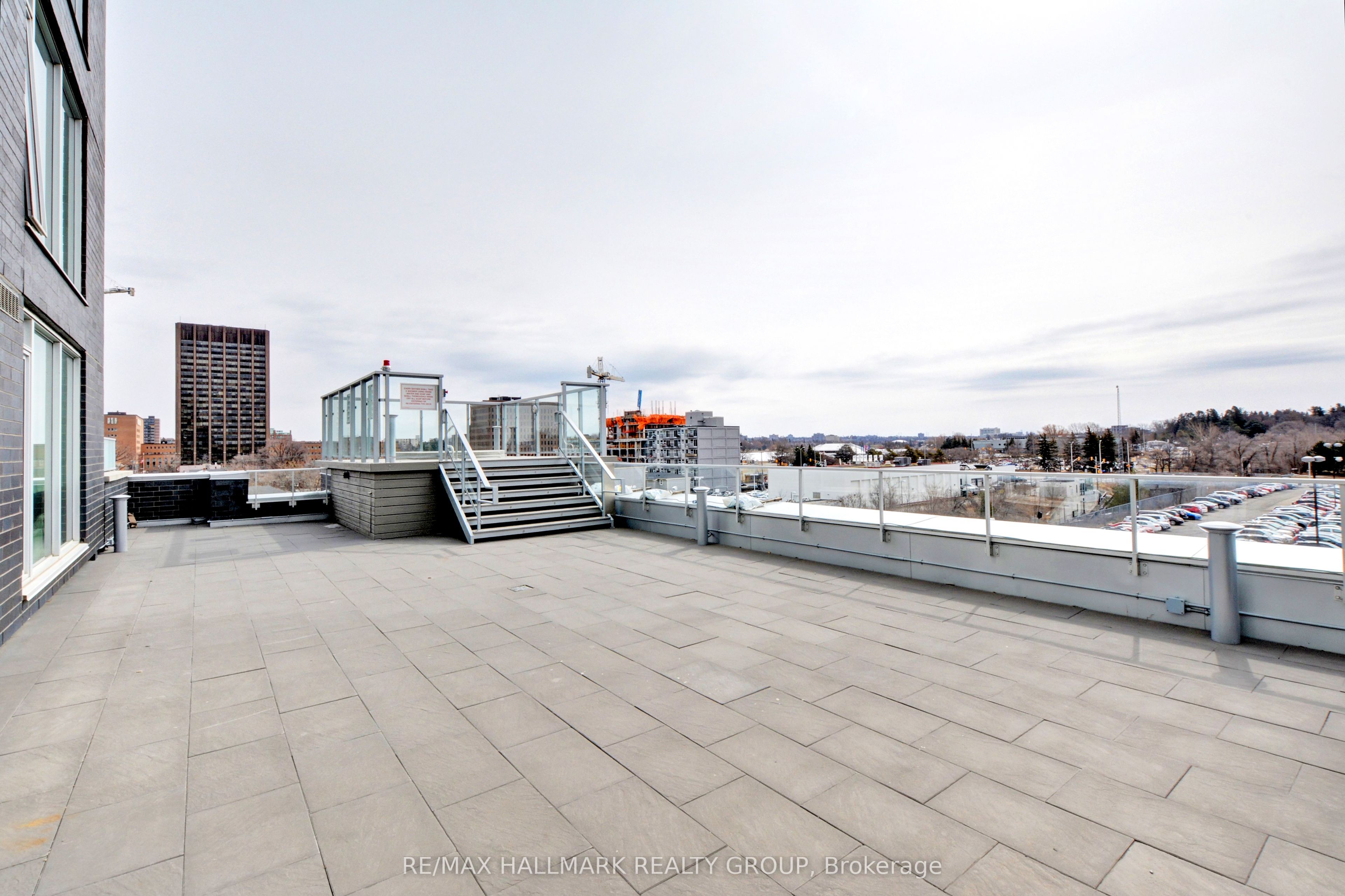 111 Champagne Avenue 1805 Property Photo 20