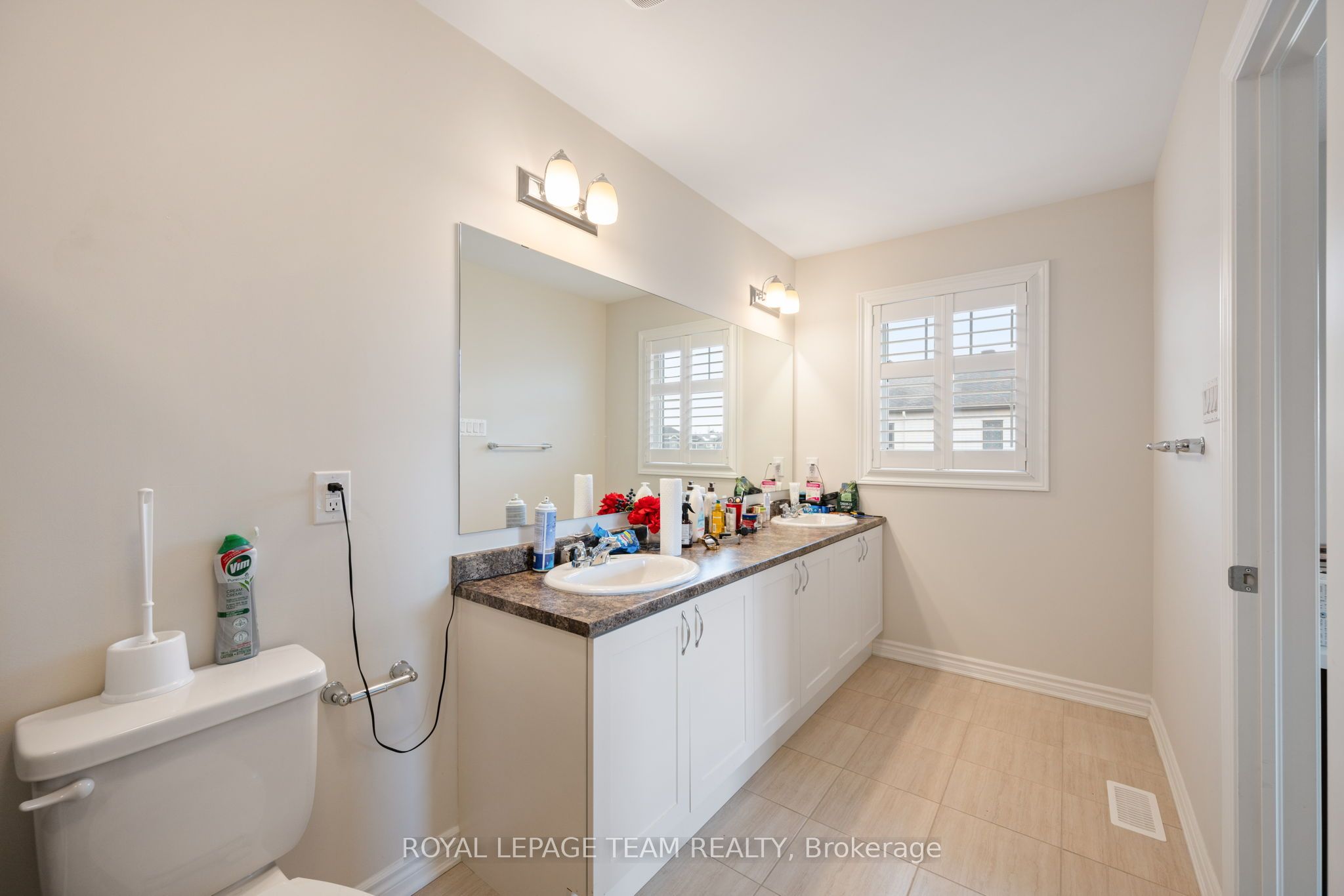 741 Derreen Avenue Property Photo 36